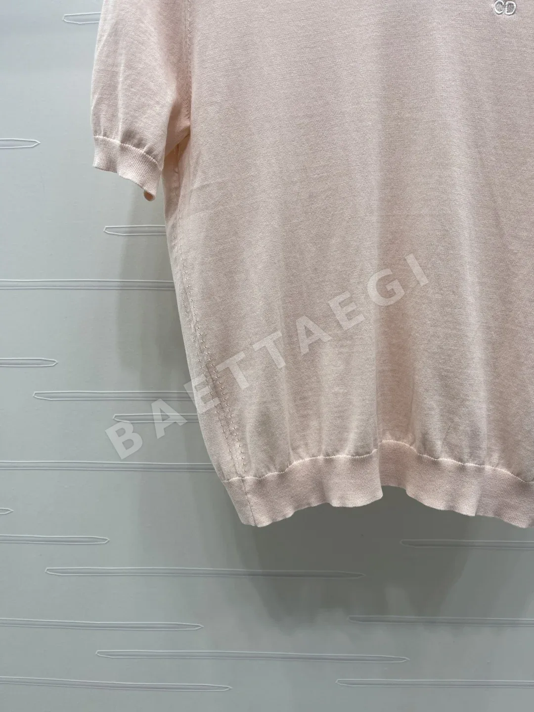 디올 네 잎 클로버 자수 V넥 니트 반팔 탑 상세 이미지 5