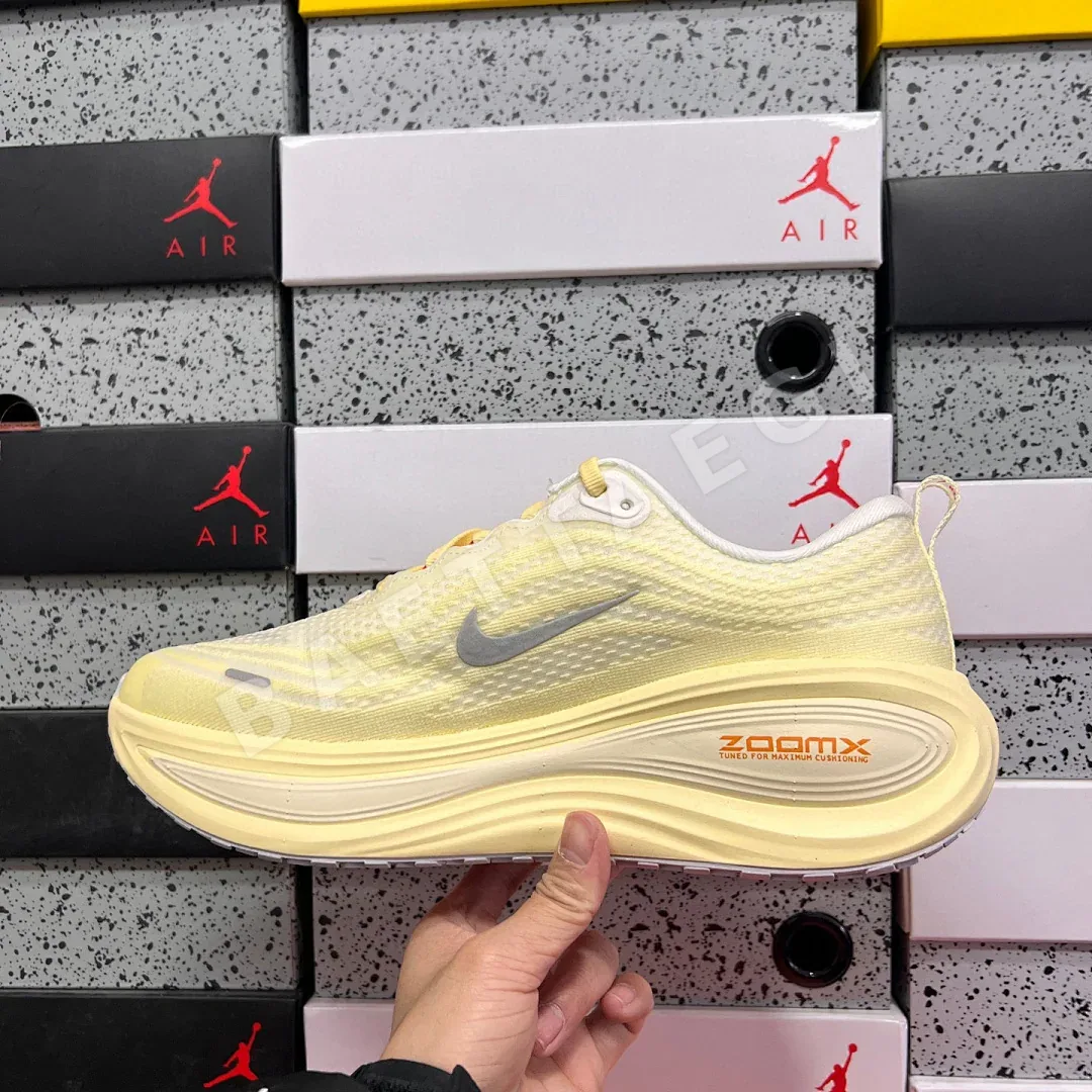 나이키 [XY] 보메로 플러스 IM5020-100 201238 Nike Vomero Plus 상세 이미지 4