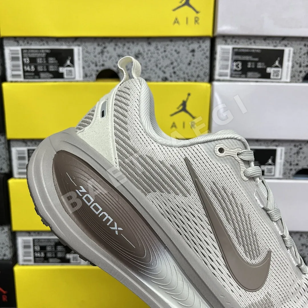 나이키 줌 보메로 18 HM6804-003 201107 Nike Zoom Vomero 18 상세 이미지 7