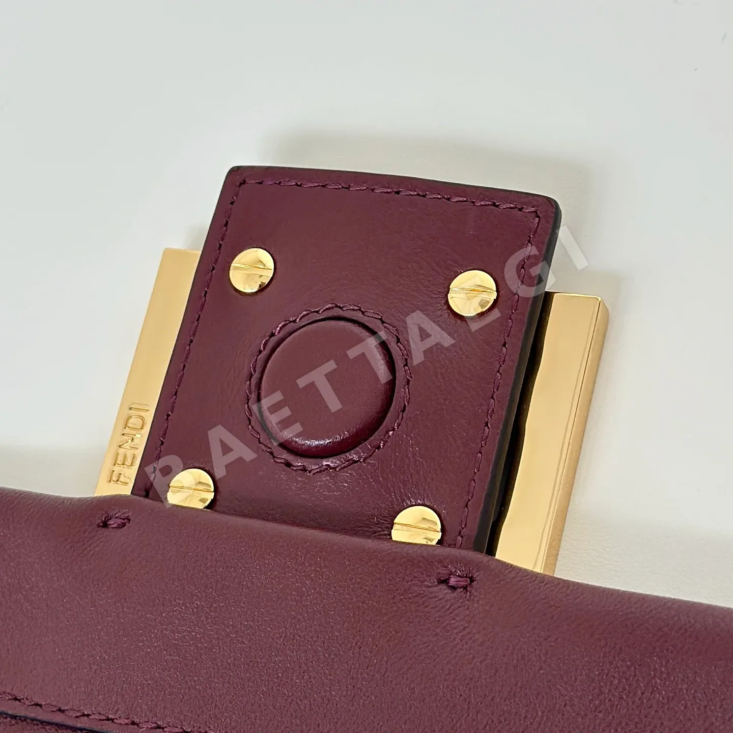 펜디 맨마 바게트 미니 램스킨 드로스트링 가방 상세 이미지 5