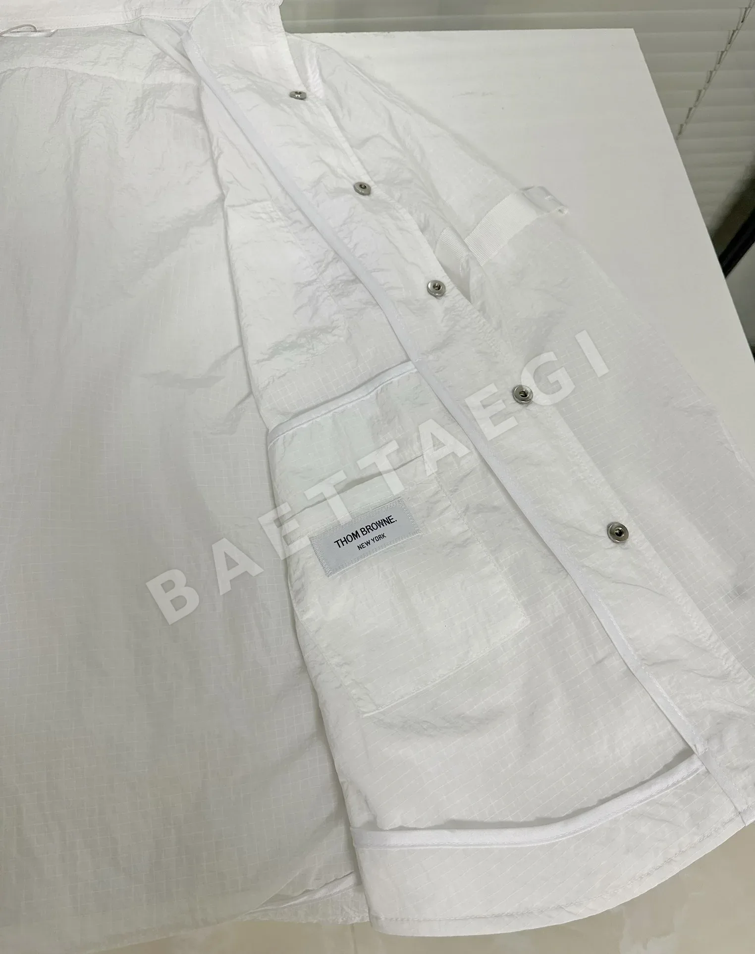 톰브라운 오버핏 체크 남녀공용 긴팔 셔츠 상세 이미지 11