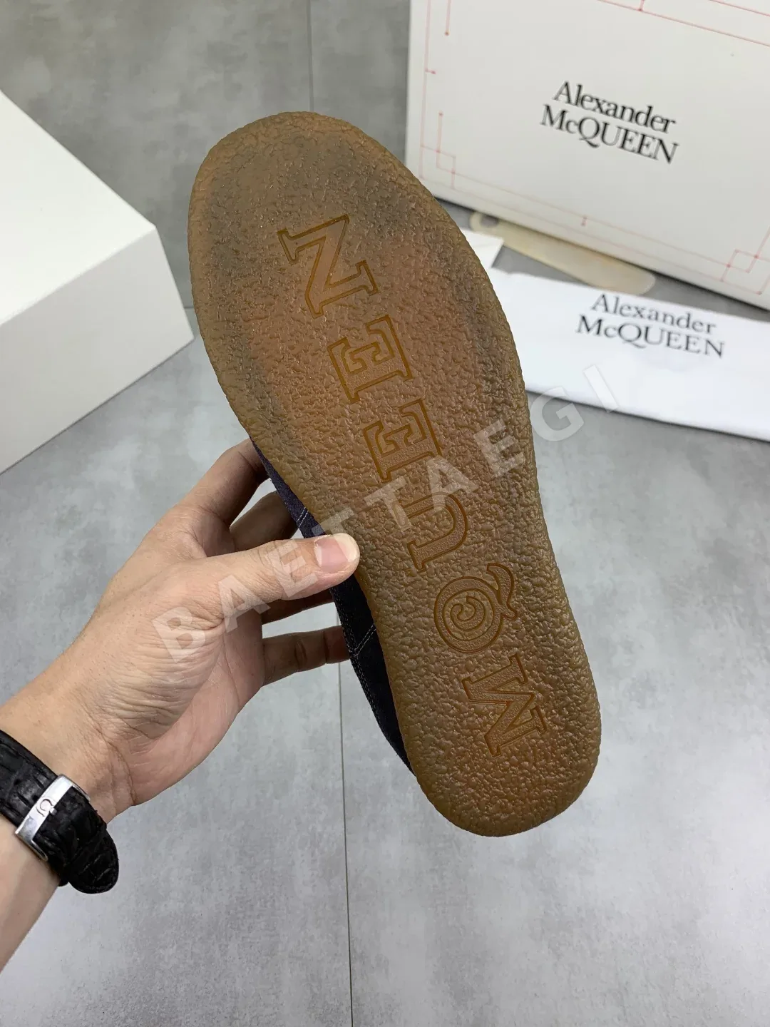 오프화이트 레트로 캐주얼 스니커즈 상세 이미지 9