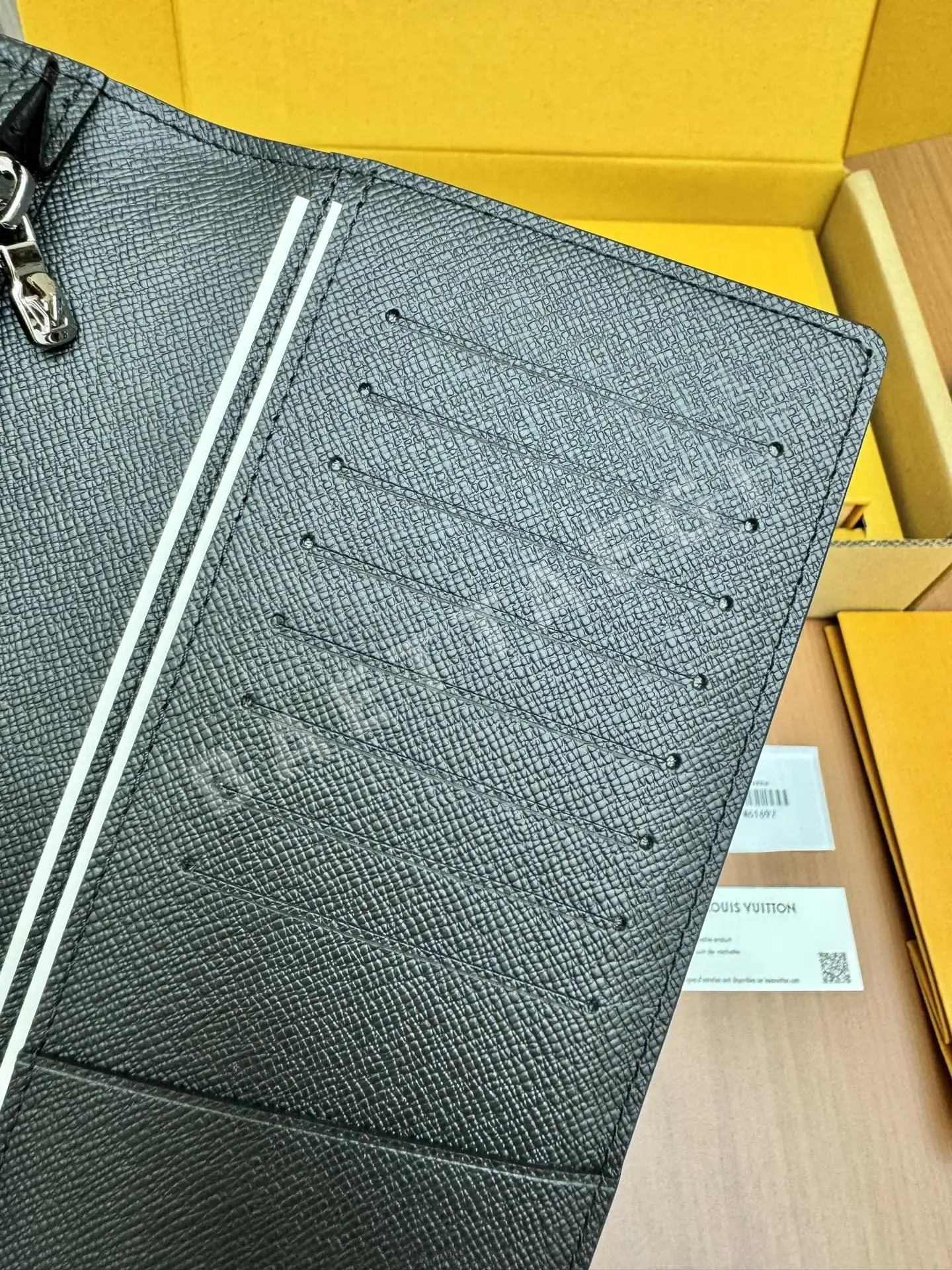 루이비통 올 스틸 지갑 상세 이미지 9