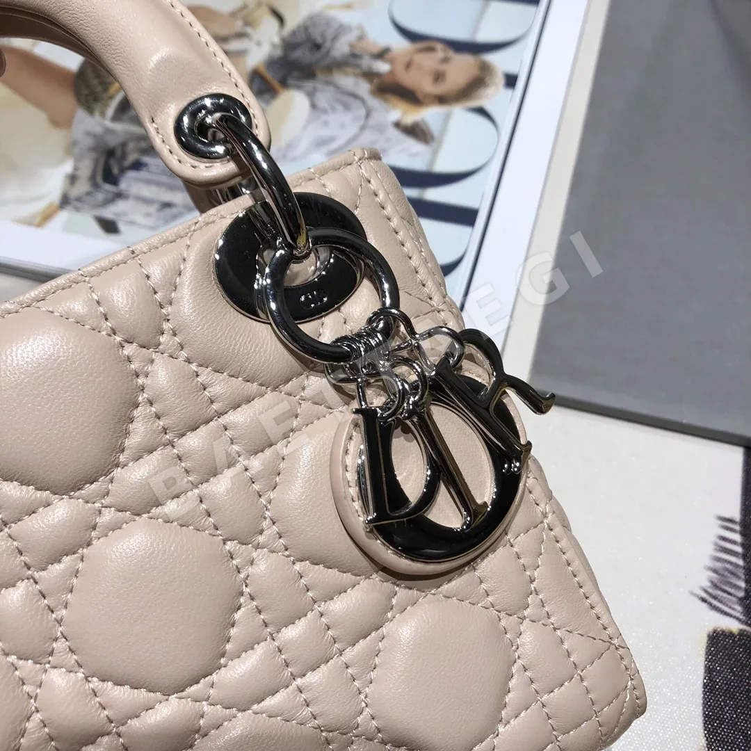 디올 레이디 클래식 램스킨 숄더백 상세 이미지 7