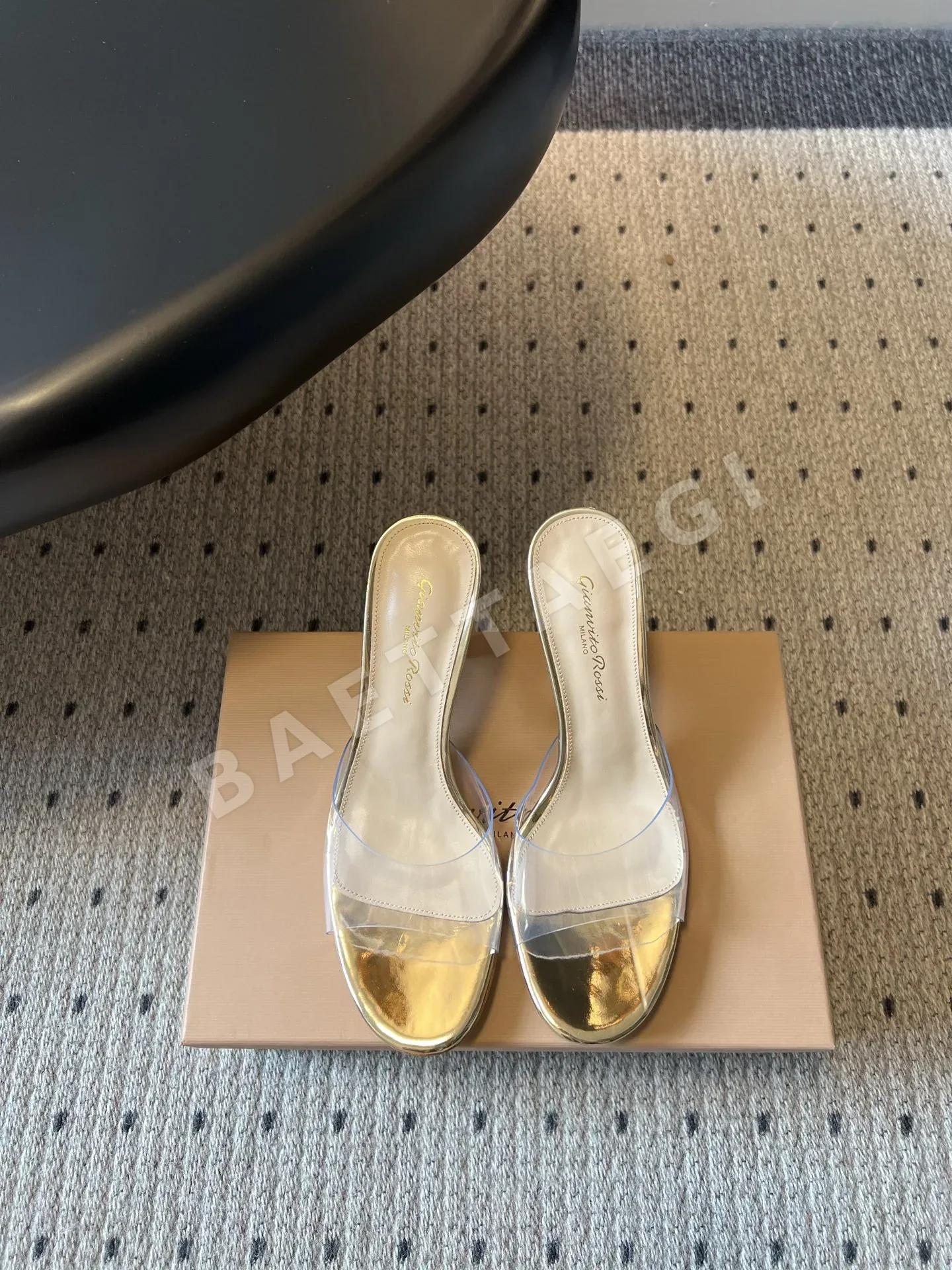 지안비토 투명 스트랩 스퀘어 토 하이힐 샌들 75216
