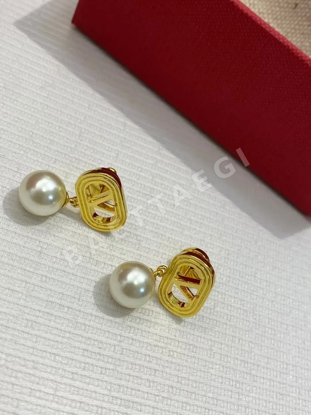 발렌티노 진주 장식 메탈 스터드 귀걸이 상세 이미지 4