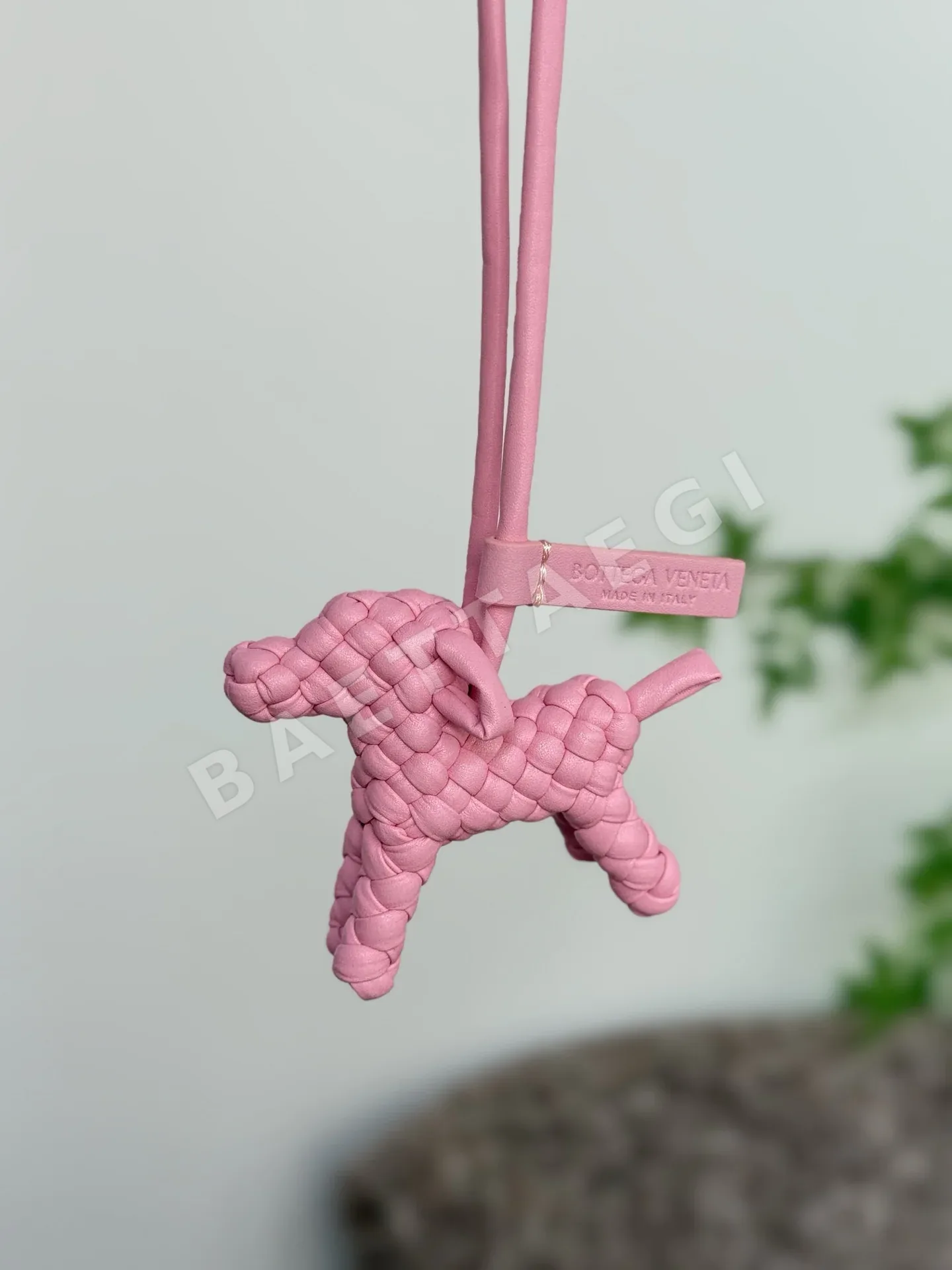 보테가베네타 램스킨 직조 강아지 키링 상세 이미지 8