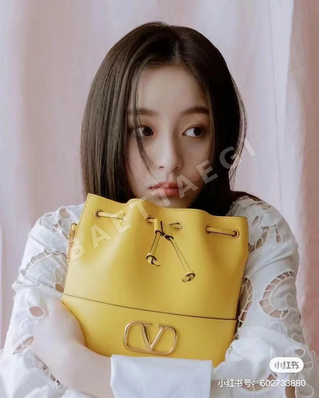 발렌티노 빈티지 황동 장식 체인 숄더 버킷백 상세 이미지 3
