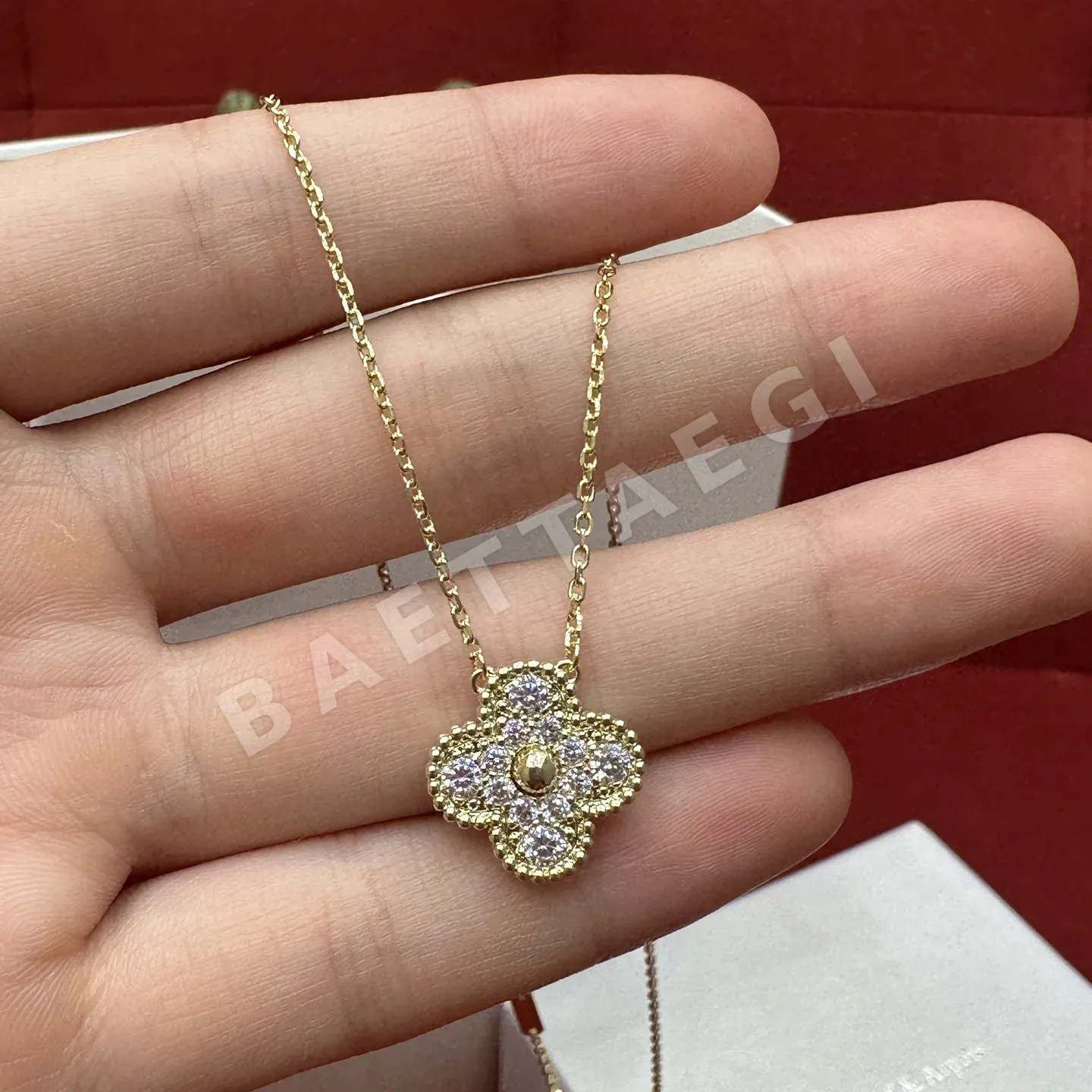 반클리프앤아펠 풀 다이아몬드 네 잎 클로버 목걸이 상세 이미지 2