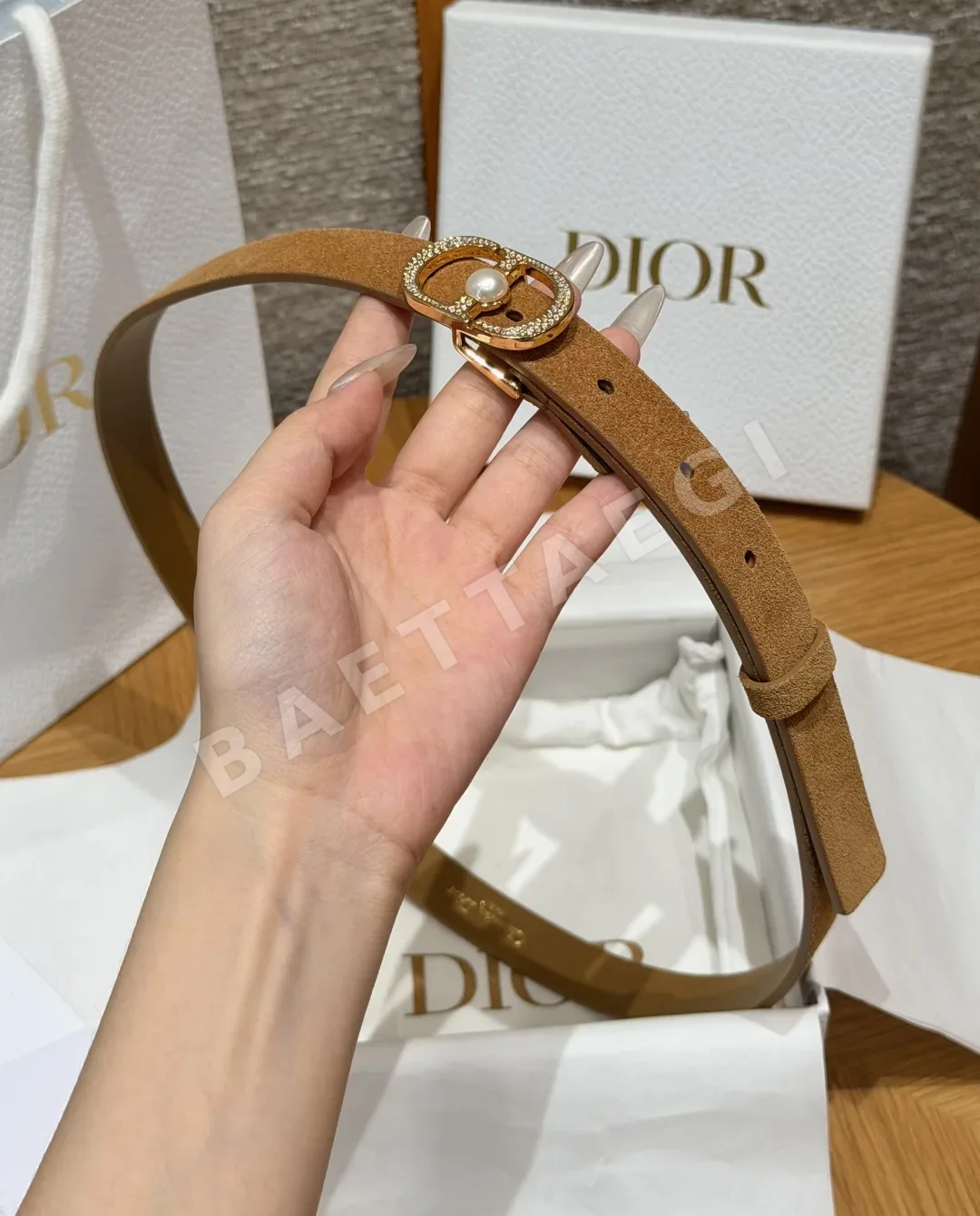 디올 다이아몬드 진주 장식 스웨이드 벨트 상세 이미지 3