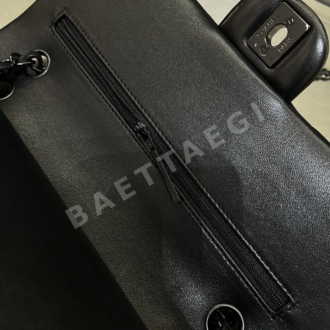샤넬 클래식 플랩백 블랙 램스킨 V퀼팅 가방 상세 이미지 7