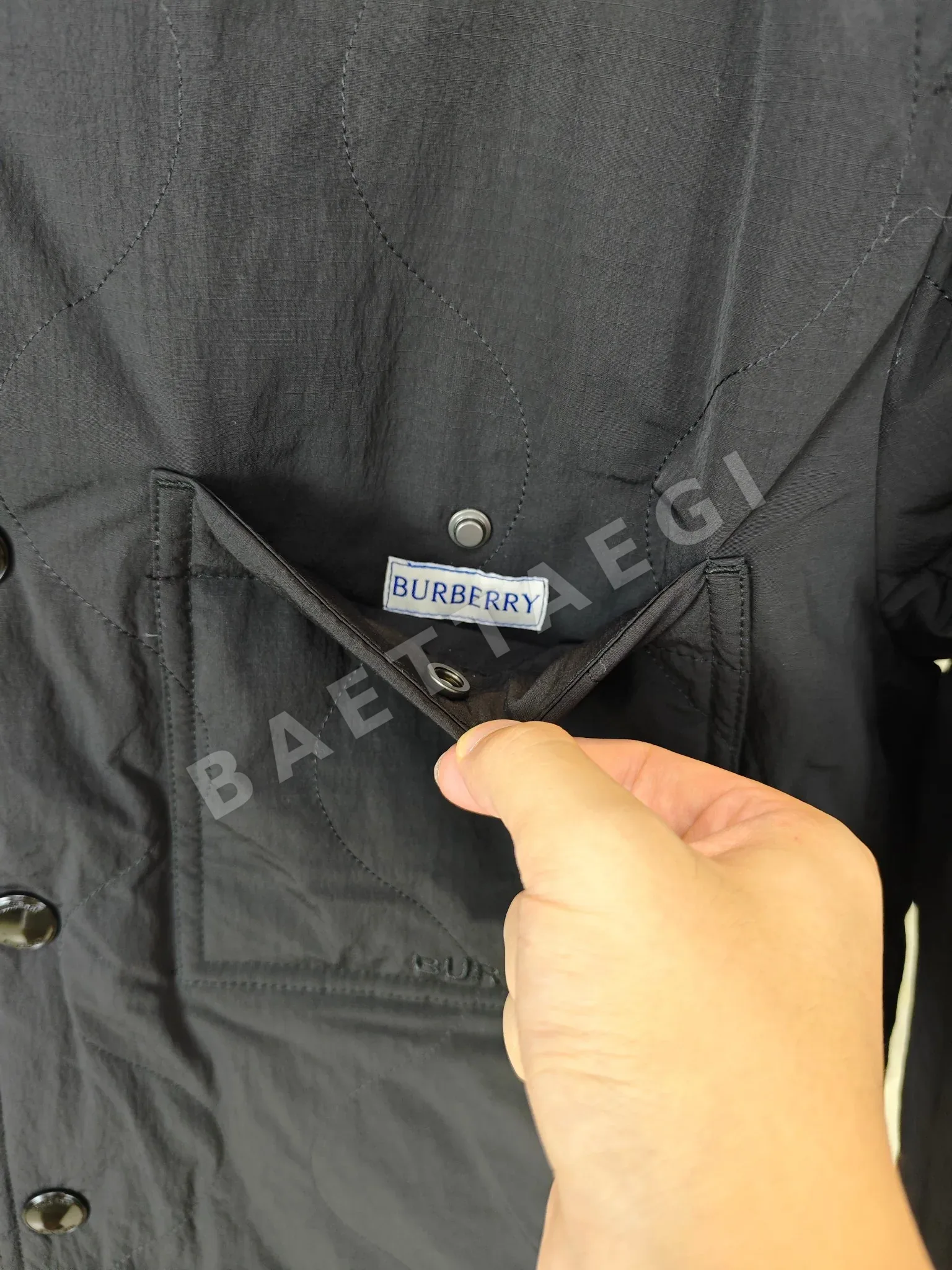 버버리 격자무늬 퀼팅 양면 패딩 자켓 상세 이미지 8