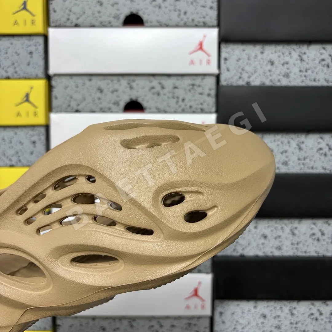 아디다스 [LW] 이지 폼 RNNR GW3354 200646 Adidas Yeezy Foam RNNR Ochre 상세 이미지 3
