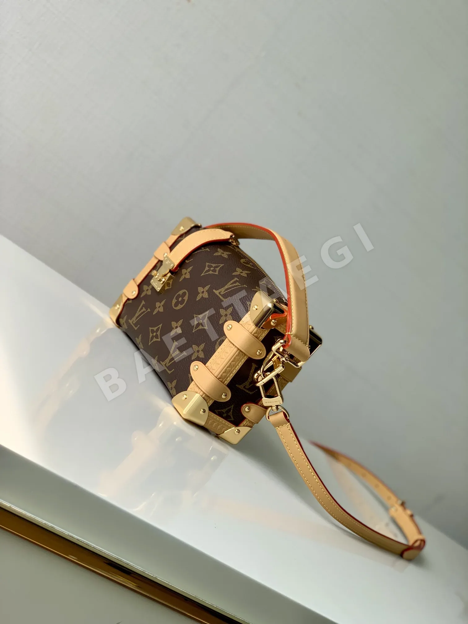 루이비통 사이드 트렁크 미니 모노그램 핸드백 M46815 상세 이미지 2