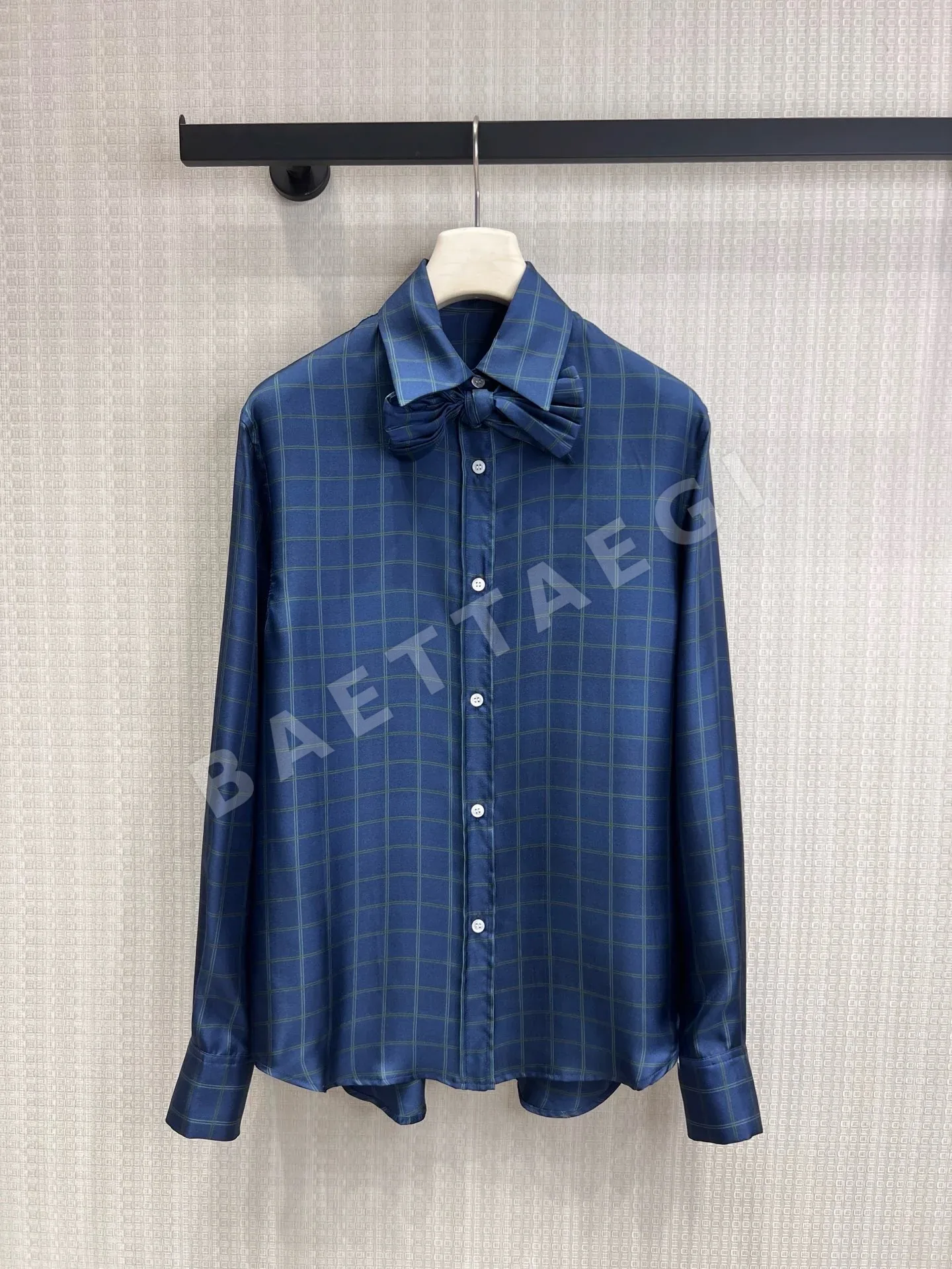 디올 체크 새틴 나비넥타이 여성 셔츠 상세 이미지 2