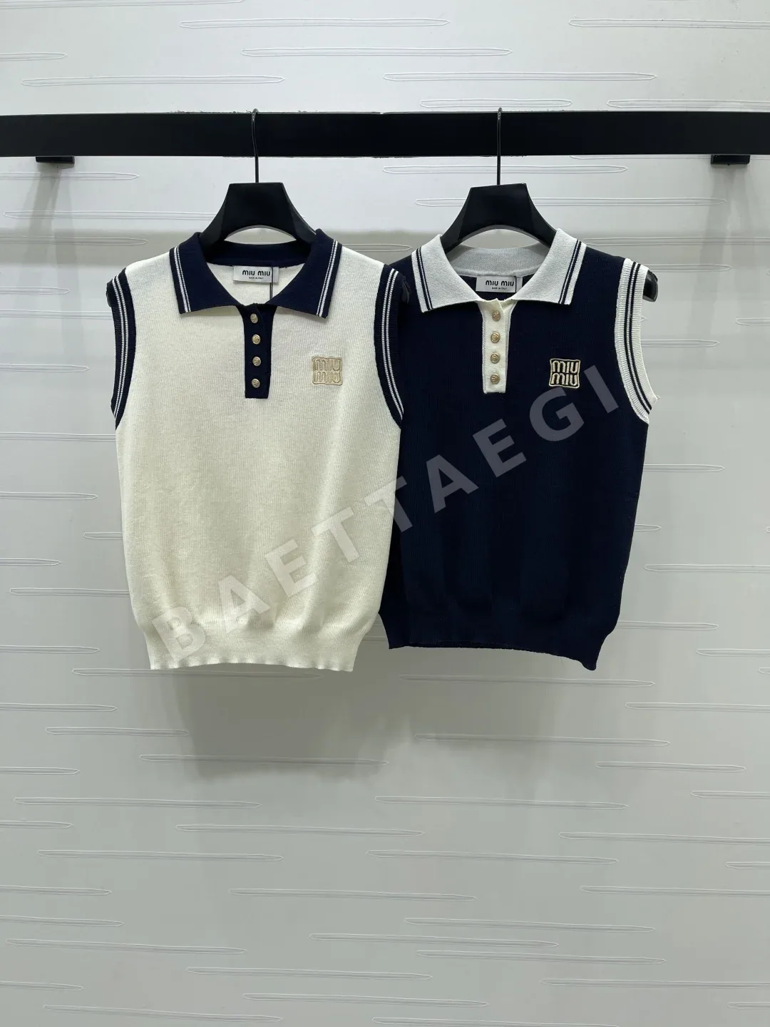 미우미우 울 카라 반팔 니트 베스트 101838