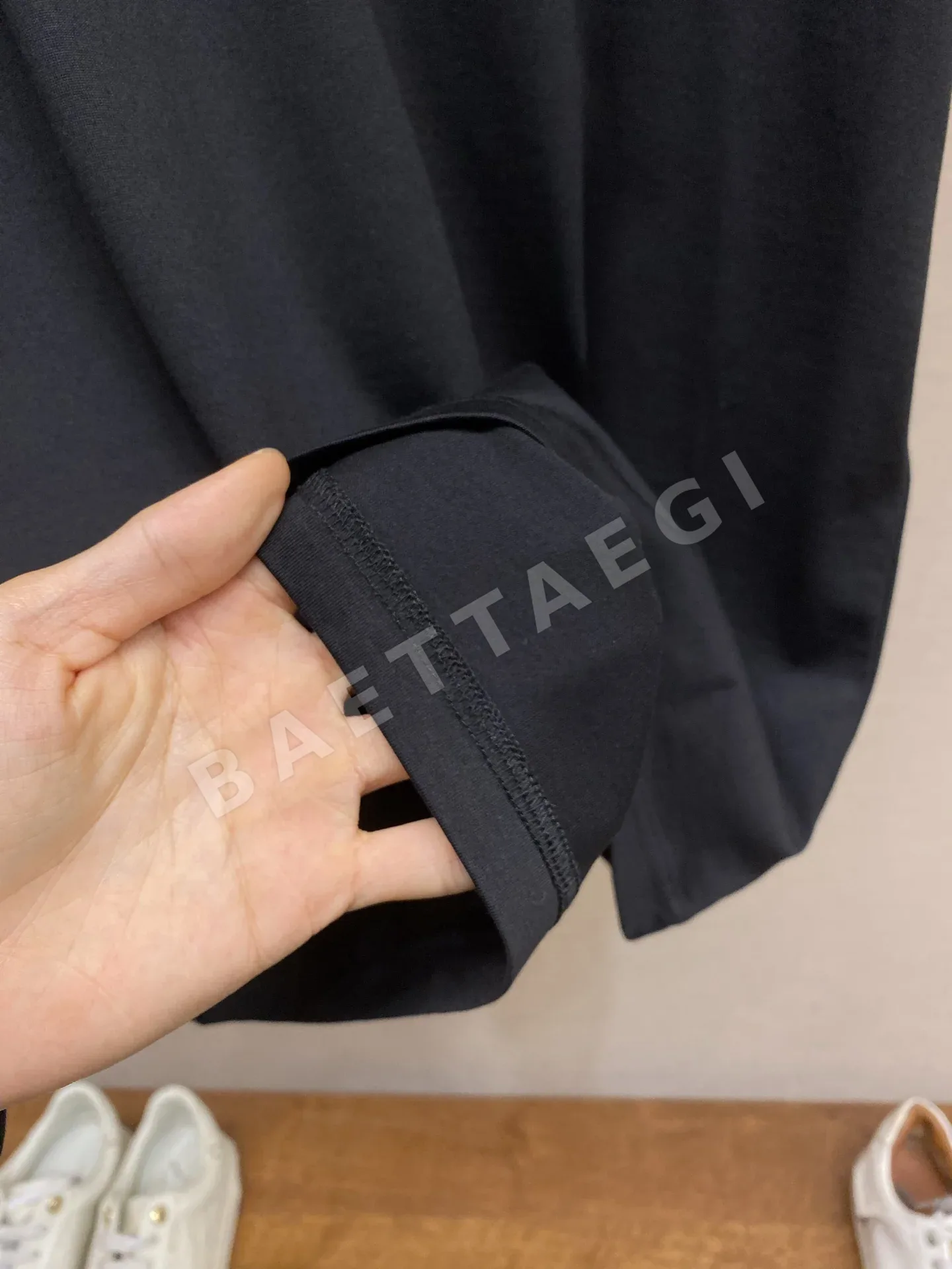 몽클레르 자수 로고 남성 반팔 티셔츠 상세 이미지 8