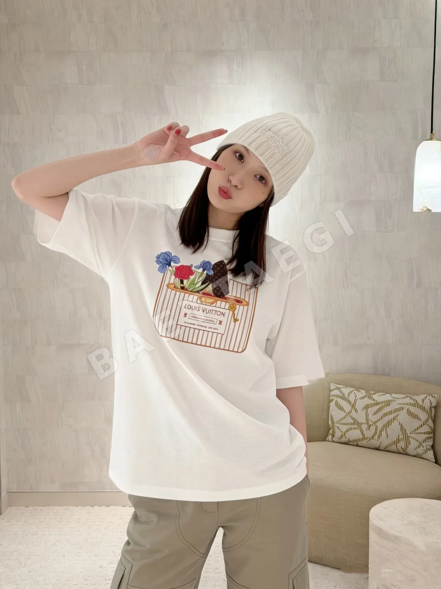루이비통 여성 흰색 반팔 티셔츠 상세 이미지 2