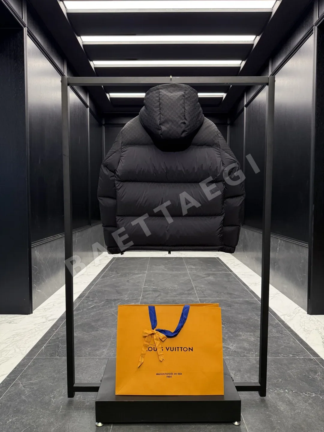 루이비통 LV 모노그램 자카드 남성 다운 패딩 상세 이미지 9