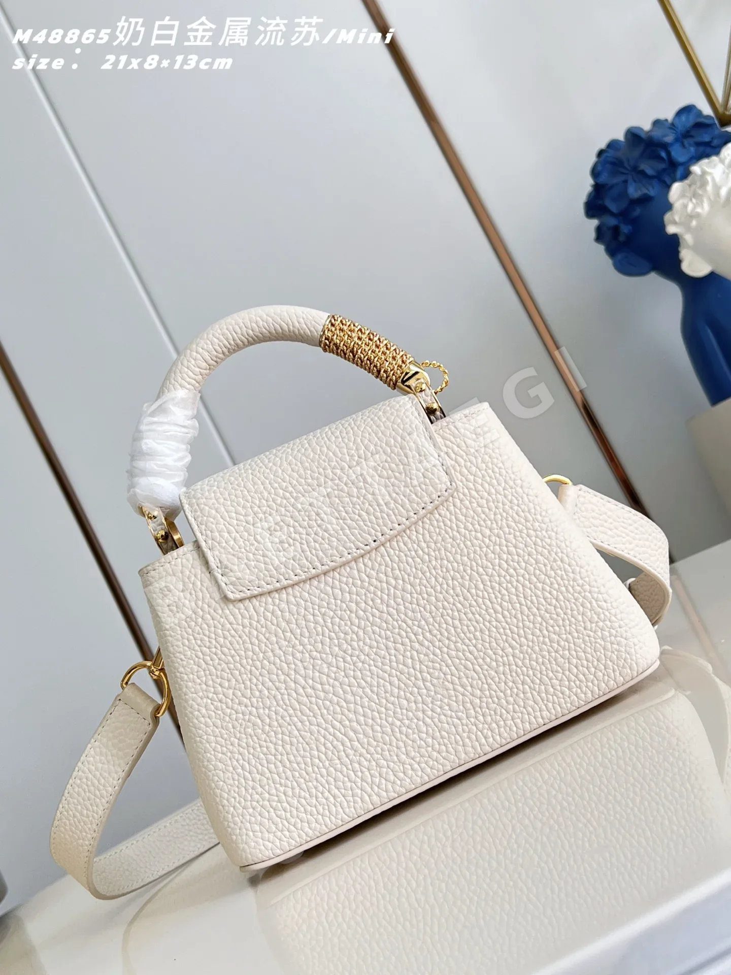 루이비통 M48865 화이트 카푸신 핸드백 미니 상세 이미지 6