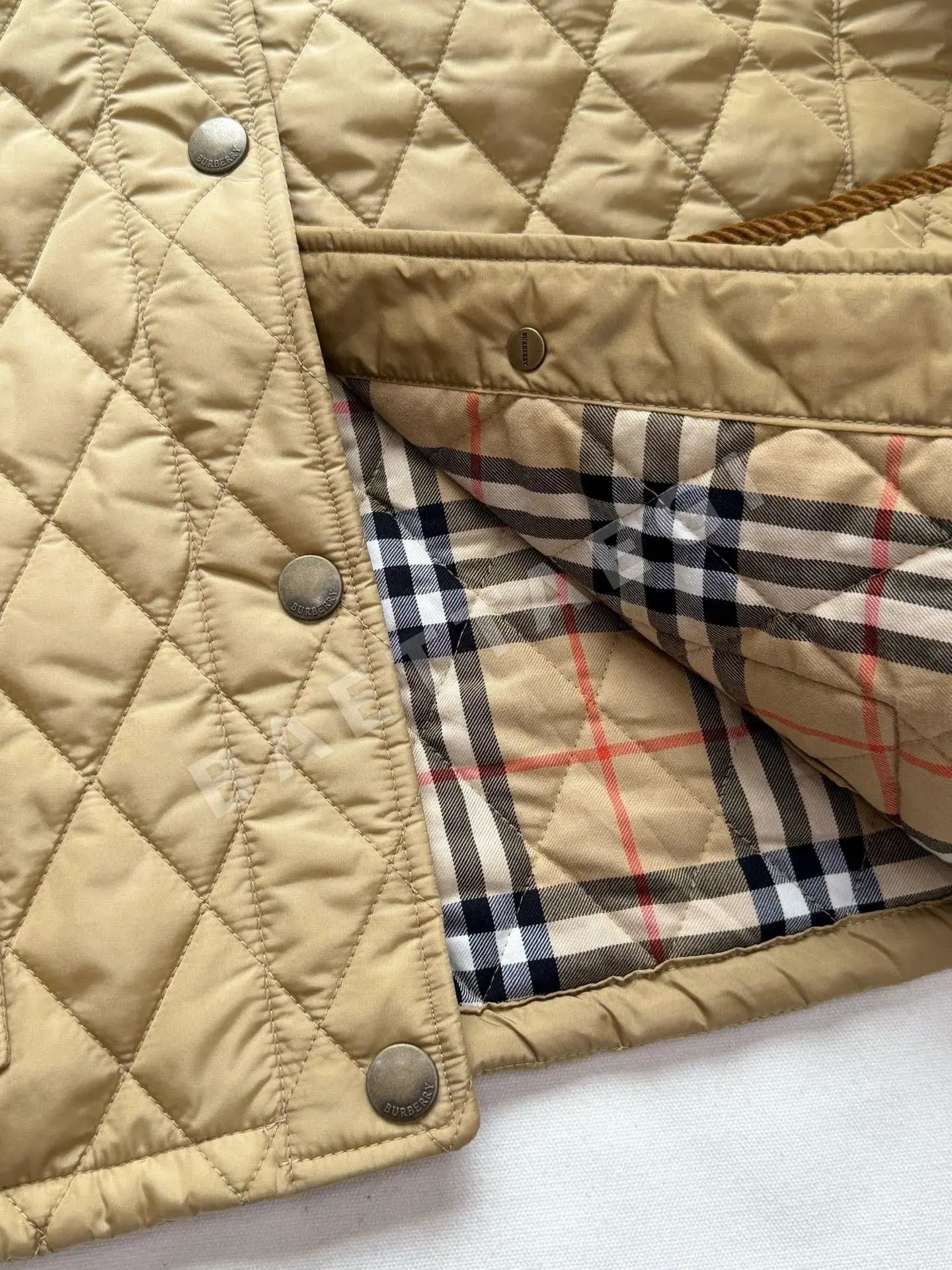 버버리 퀼팅 코듀로이 자켓 상세 이미지 8