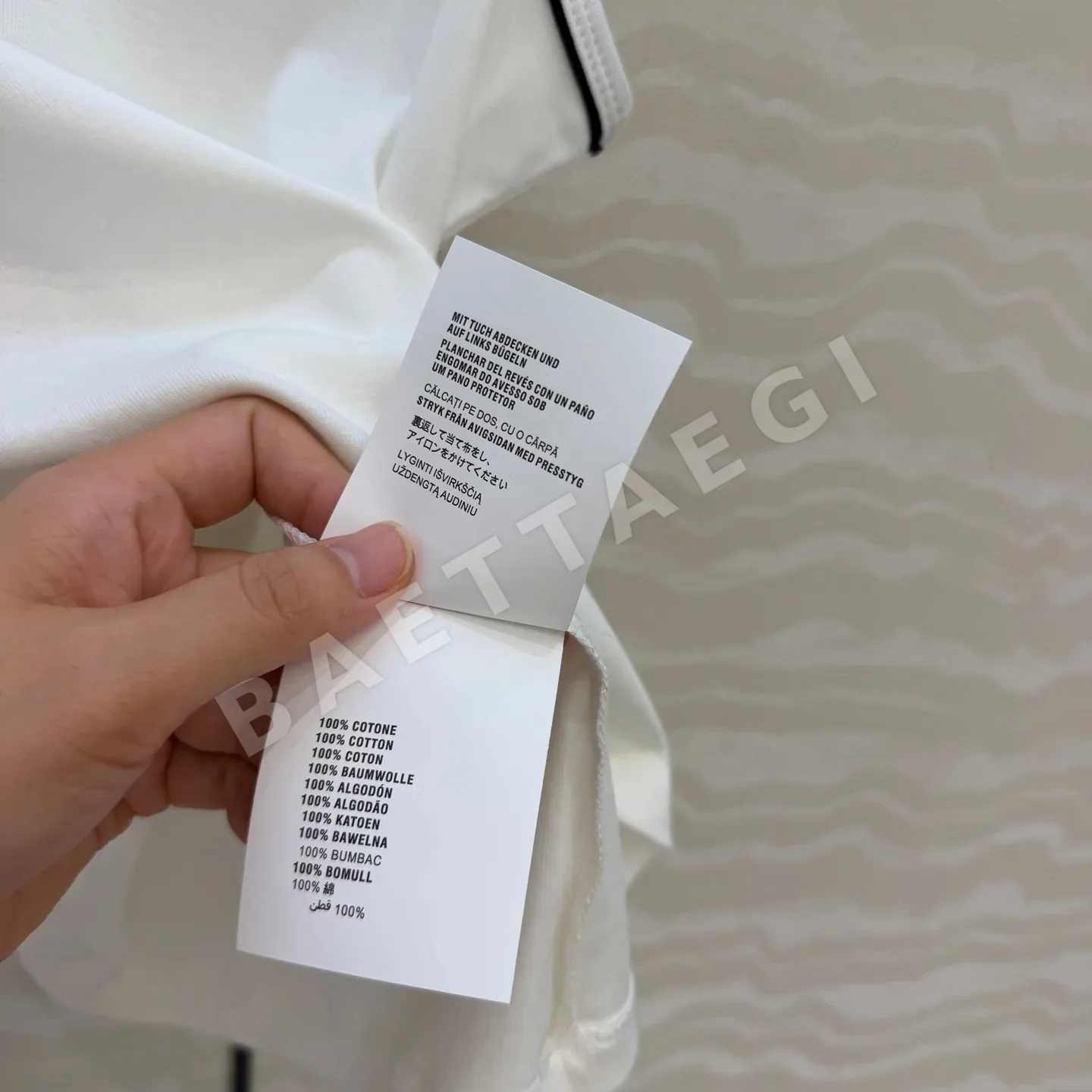 발렌티노 여성 V넥 슬림 반팔 티셔츠 상세 이미지 8