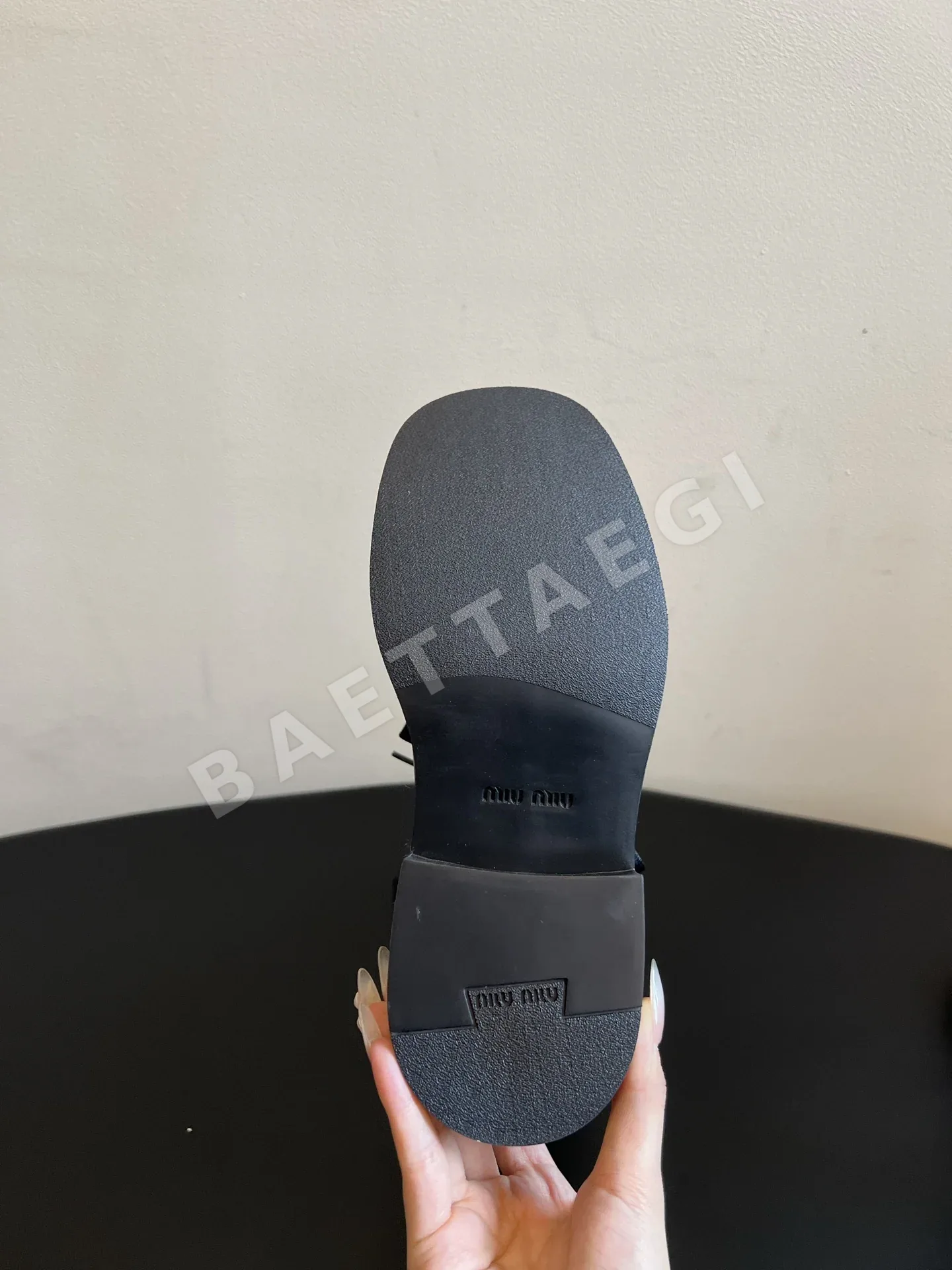 미우미우 부츠 가죽 메탈 버클 상세 이미지 5