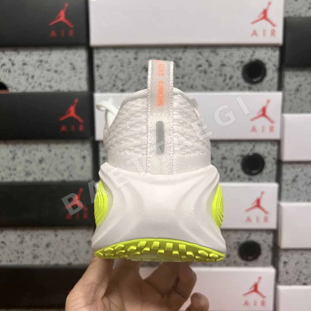 나이키 [XY] 보메로 플러스 HV8150-120 201266 Nike Vomero Plus White Barely Volt Black 상세 이미지 4
