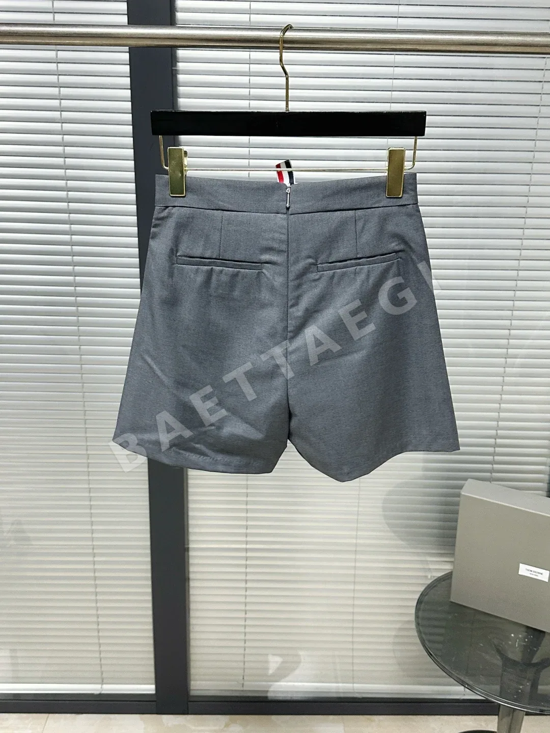톰브라운 트리콜로르 웨빙 플리츠 미니스커트 상세 이미지 3