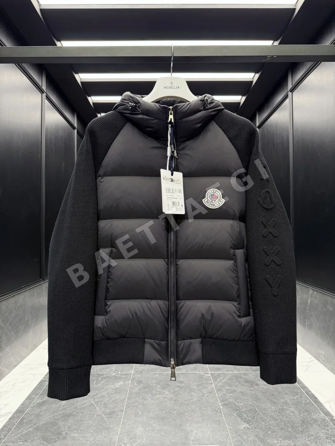 몽클레르 x 크리스토퍼 랙시 퀼팅 다운 패딩 재킷 상세 이미지 4