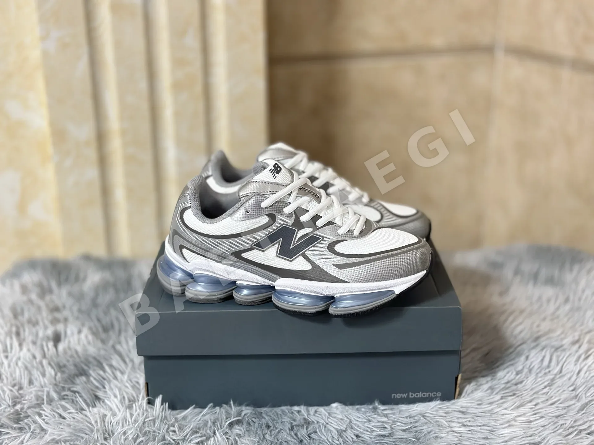뉴발란스 NB2000 러닝화 상세 이미지 3