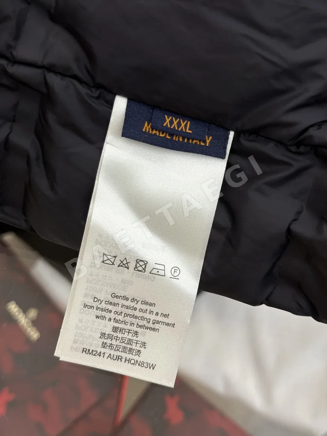 루이비통 엠보스 모노그램 후드 구스 다운 자켓 상세 이미지 13