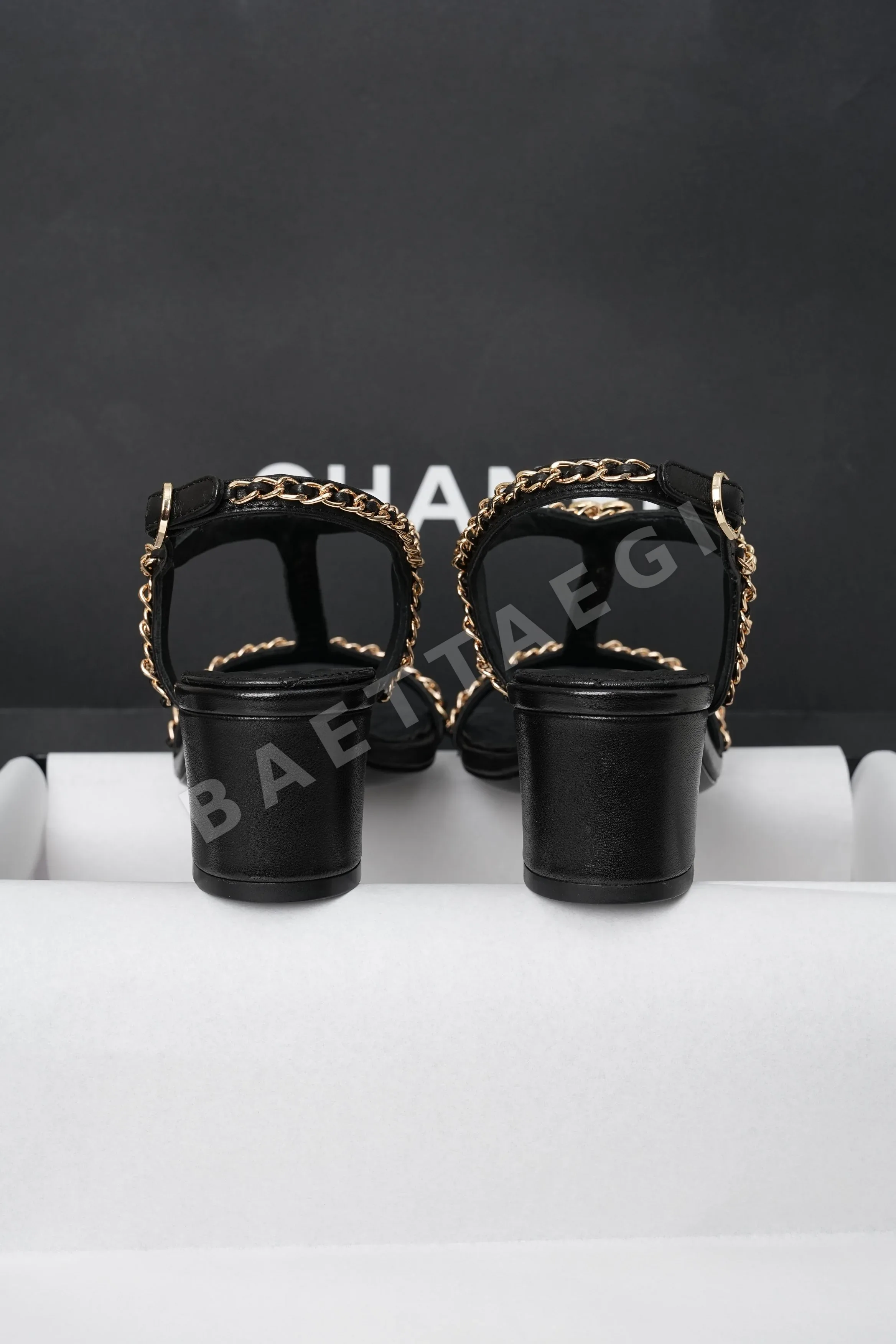 샤넬 25C 블랙 하트 체인 청키 힐 샌들 상세 이미지 8
