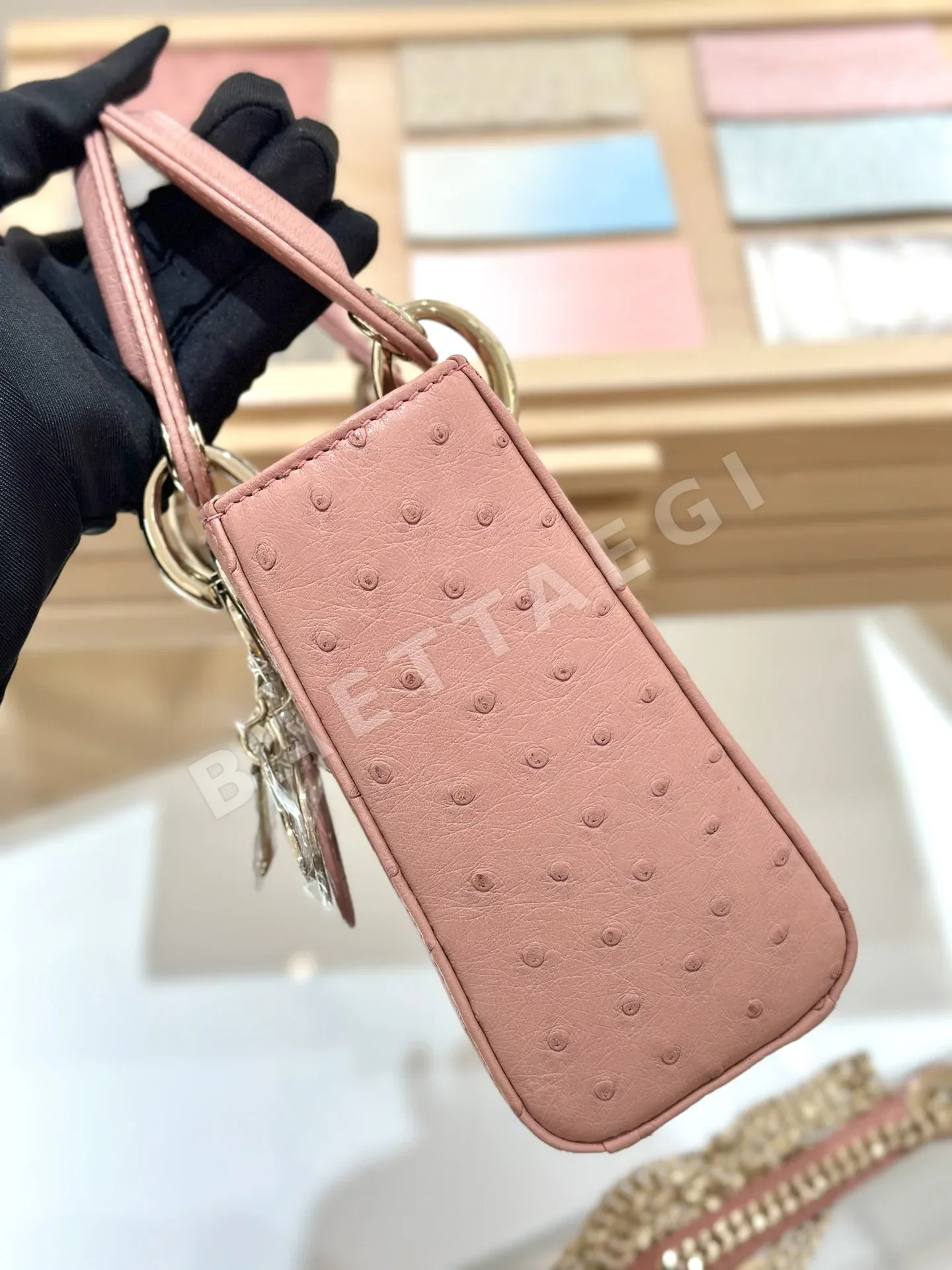 디올 타조 가죽 매화 파우더 가방 상세 이미지 4