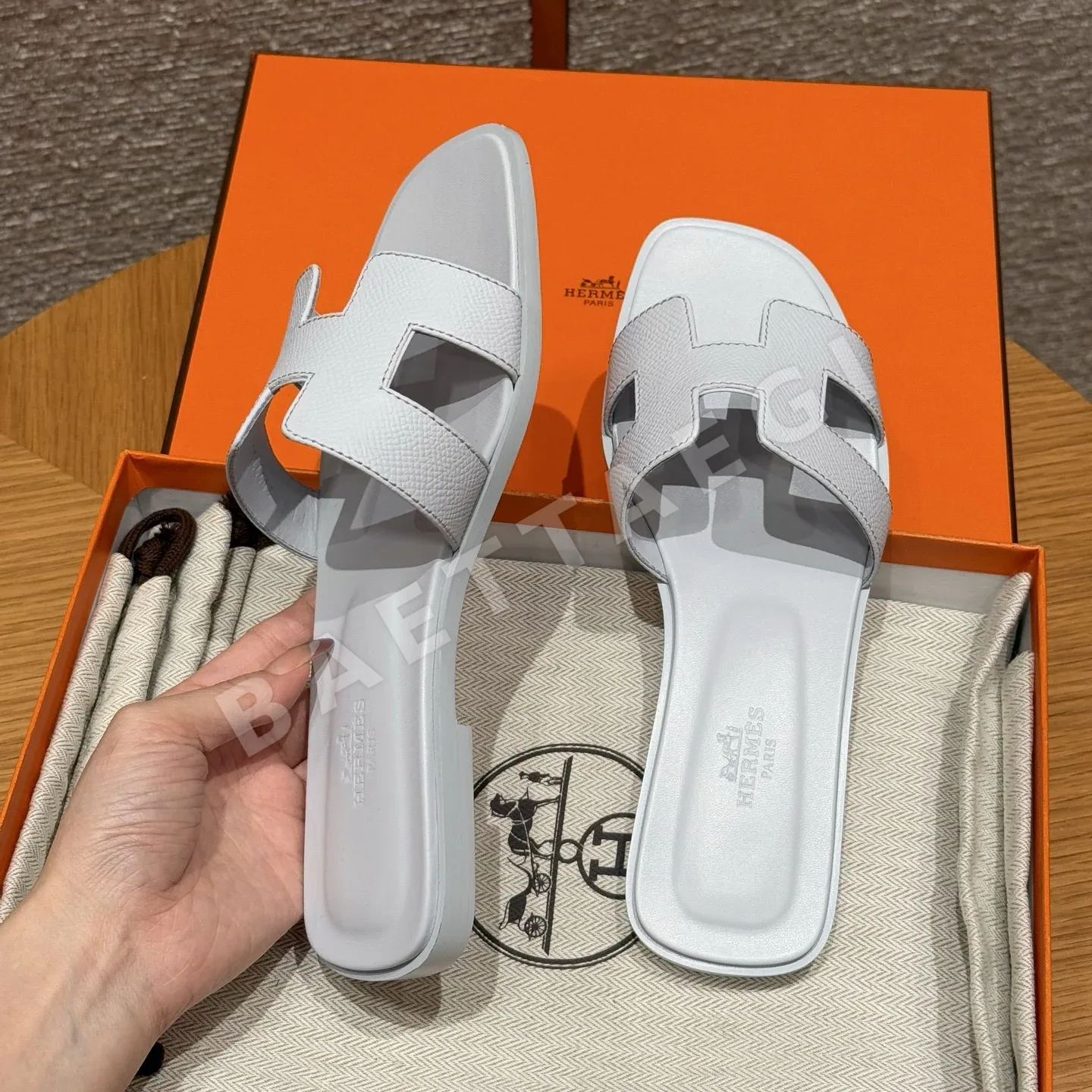 에르메스 오란 샌들 블루 가죽 H 컷아웃 상세 이미지 8