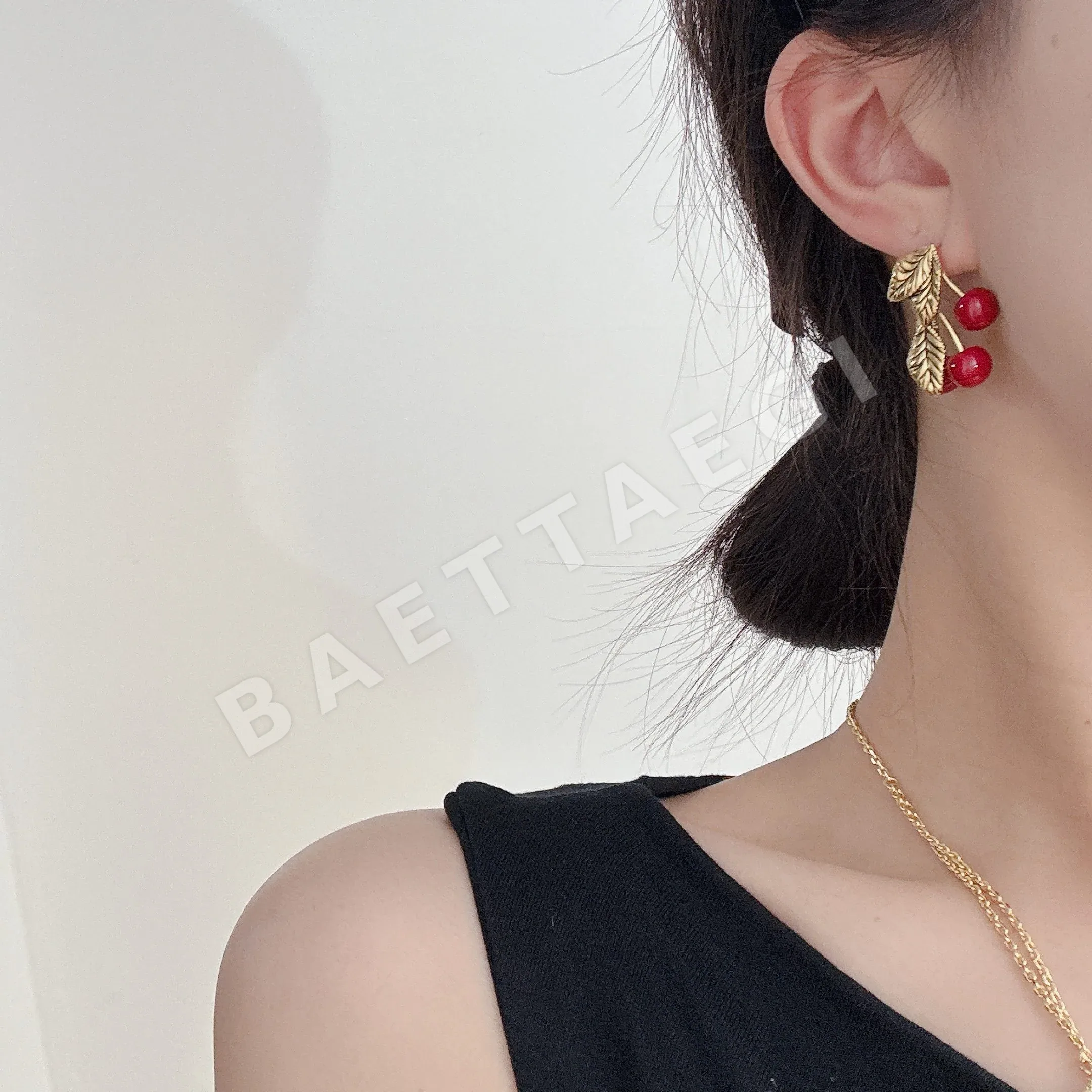생로랑 오픈 디자인 황동 귀걸이 65640