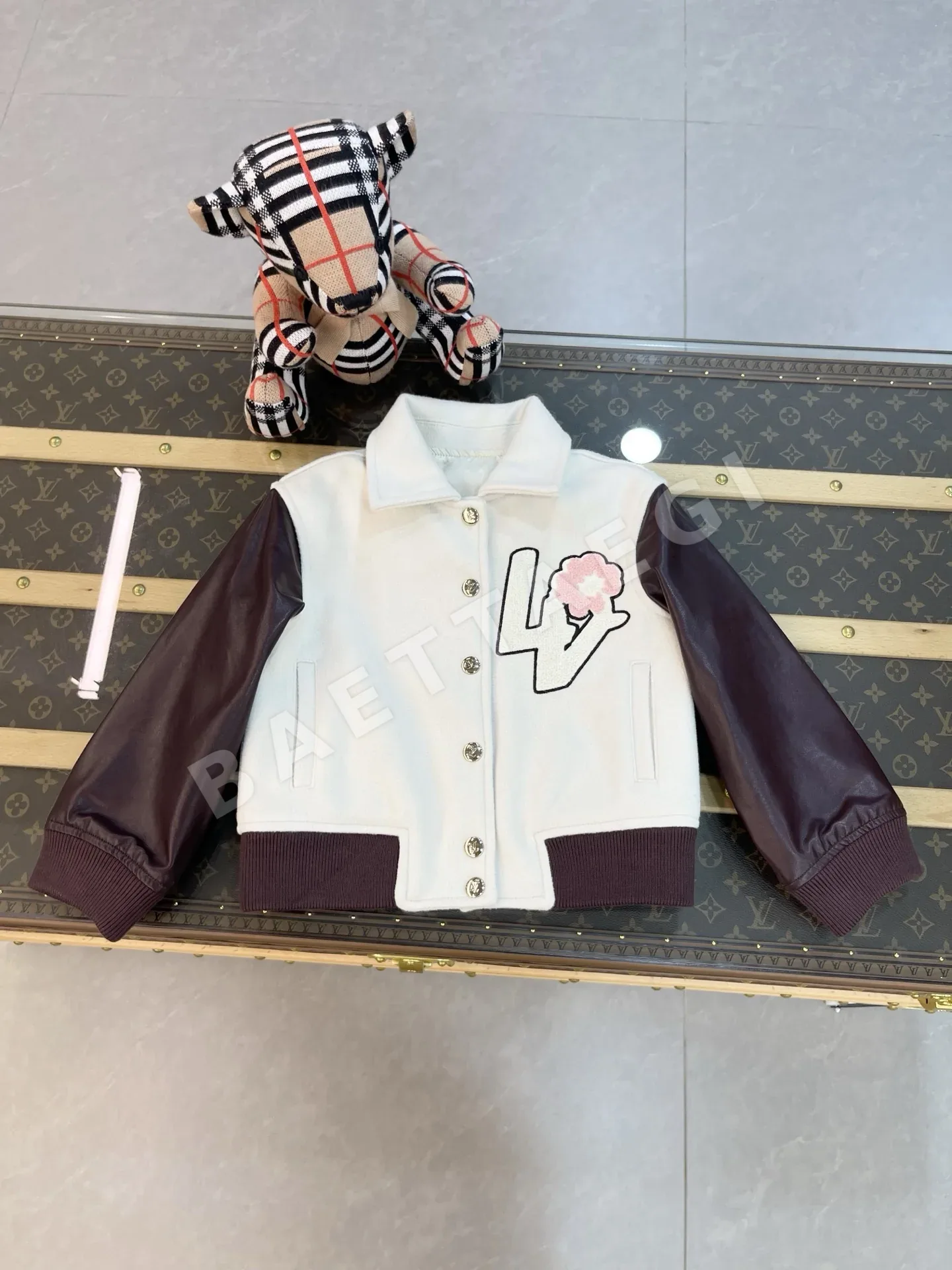 루이비통 Louis Vuitton 2026 Fall/Winter Children's Baseball Jacket ⚾ 상세 이미지 1