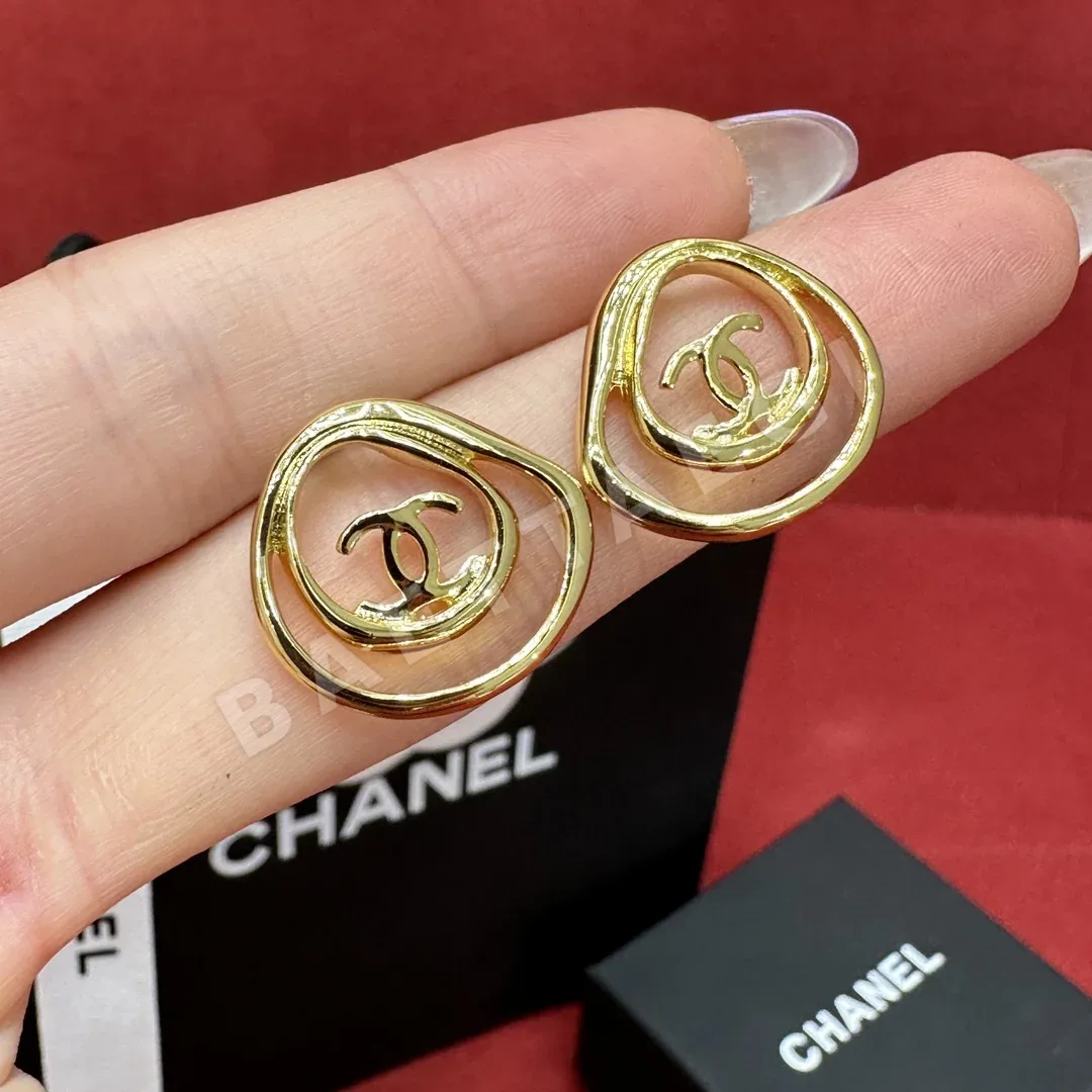 샤넬 24K 중공 더블 C 스터드 귀걸이 상세 이미지 2