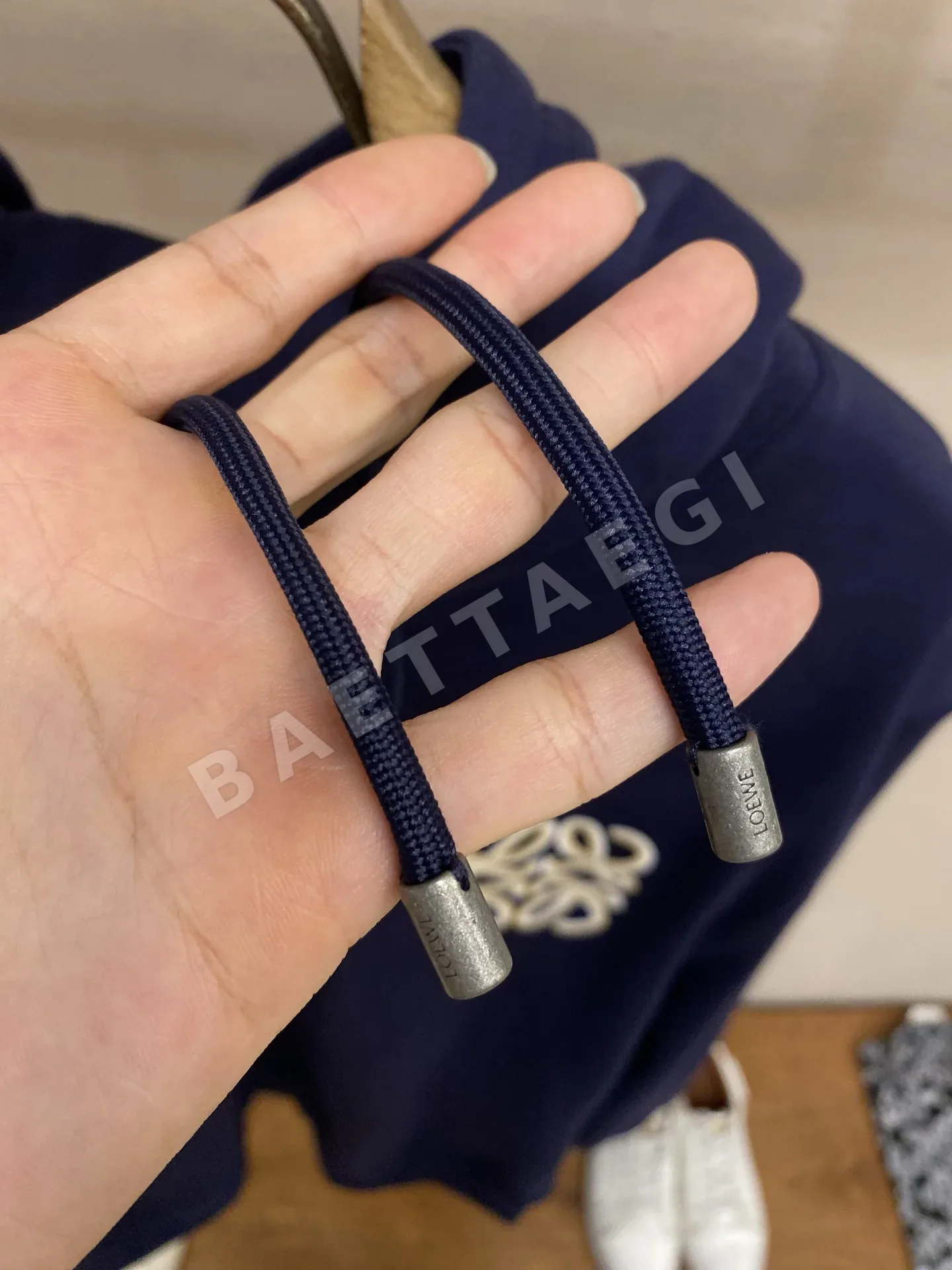 로에베 자수 로고 면 후드 스웨트셔츠 상세 이미지 6