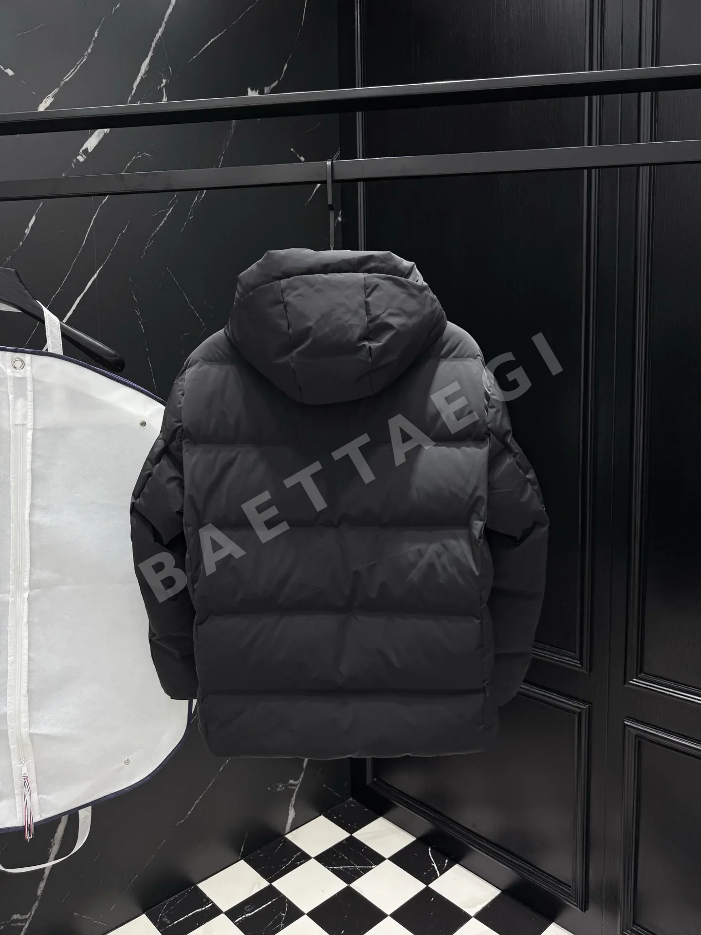 몽클레르 남성 화이트 덕 다운 패딩 상세 이미지 8