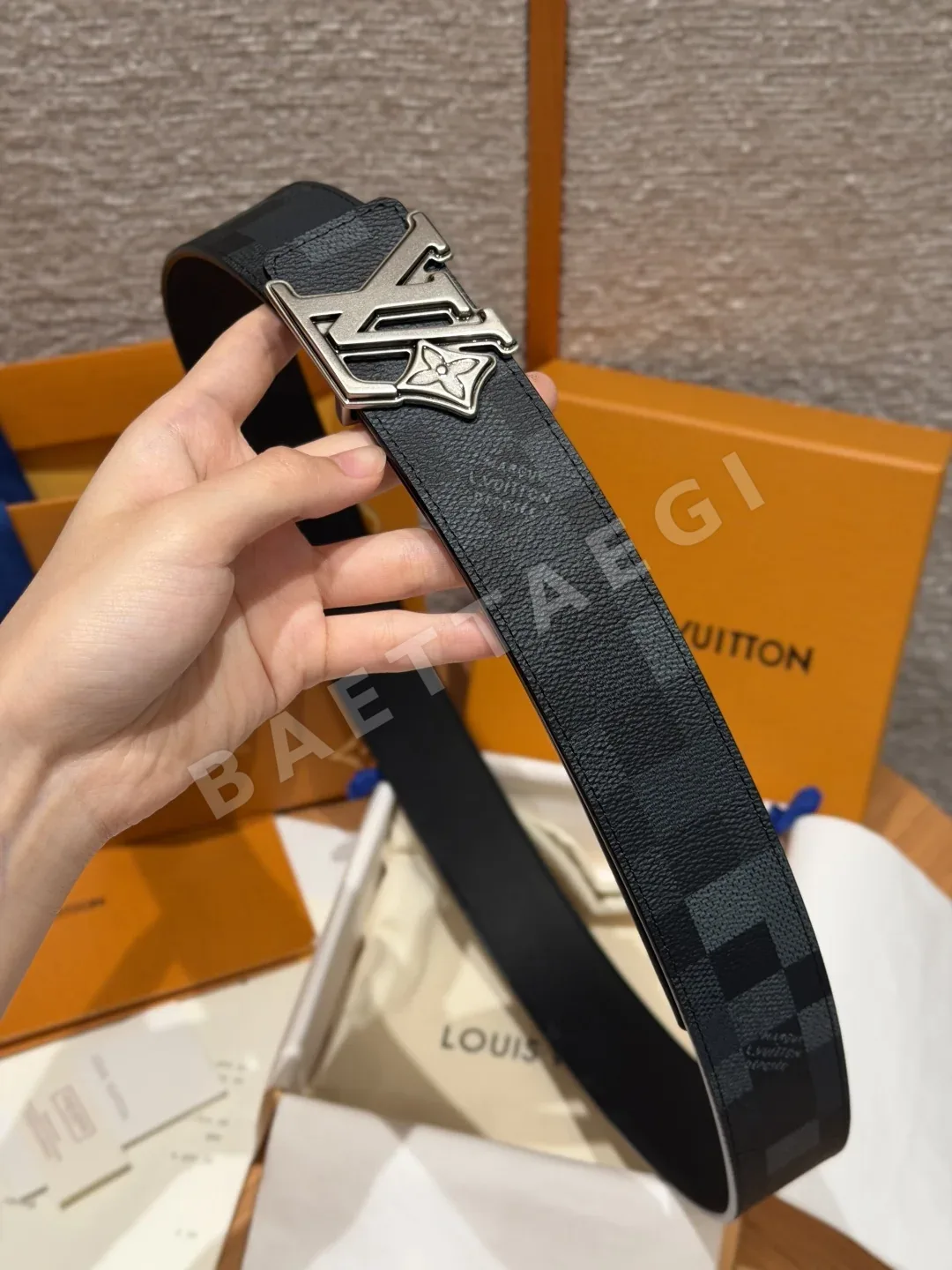 루이비통 이니셜 40mm 리버시블 벨트 상세 이미지 4