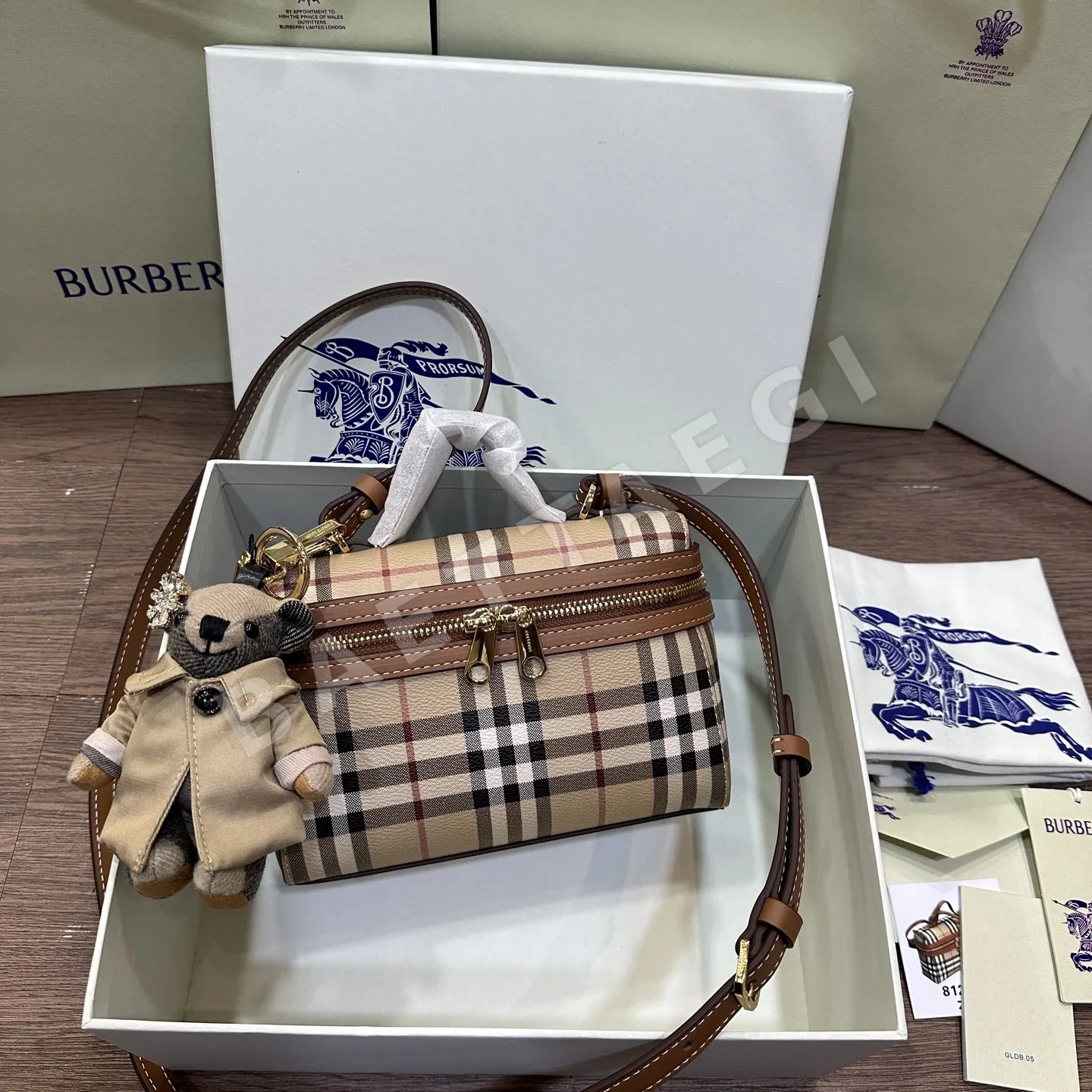 버버리 체크 패턴 미니 베니티 백 40357