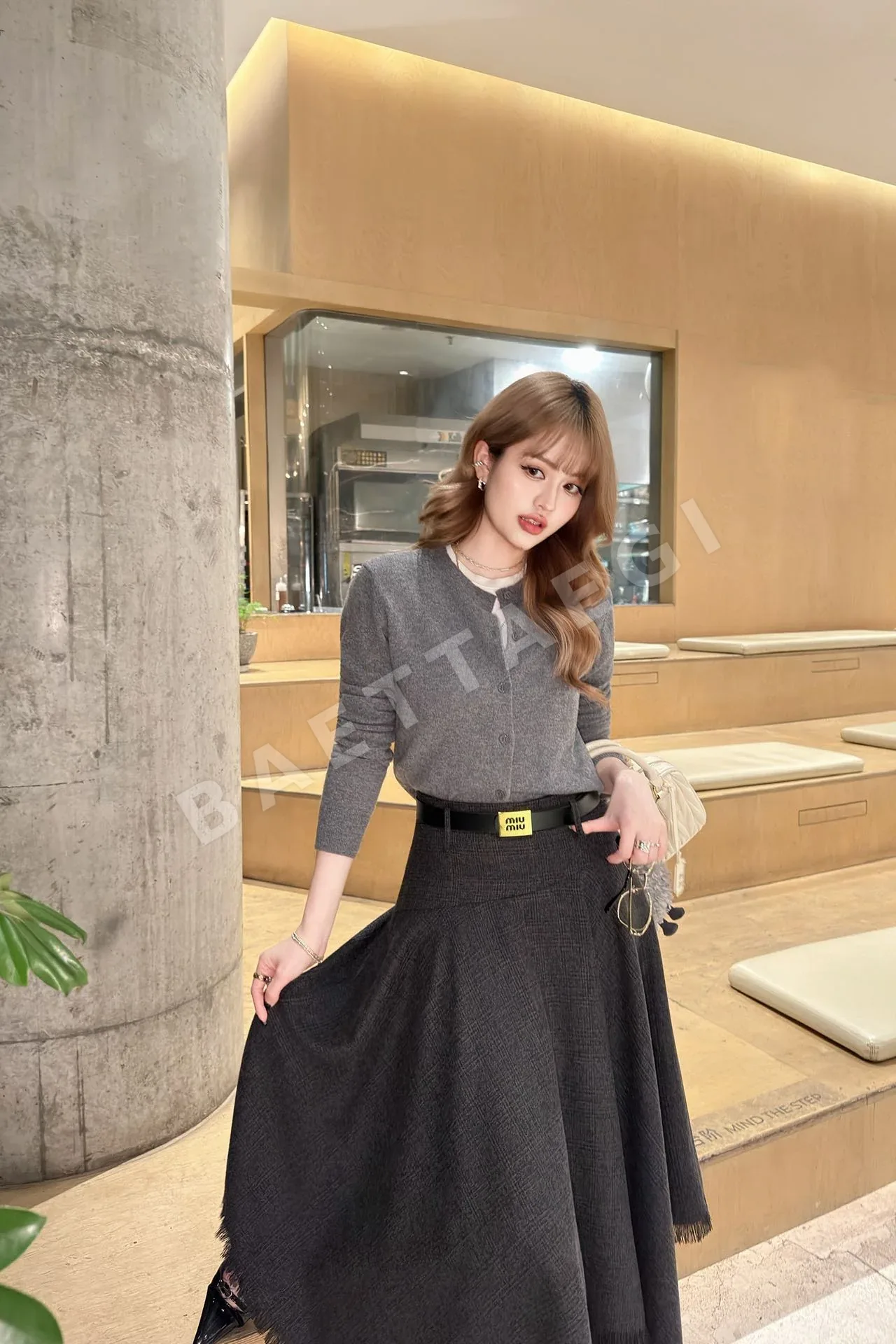 미우미우 벨트 프린지 미디 스커트 97321