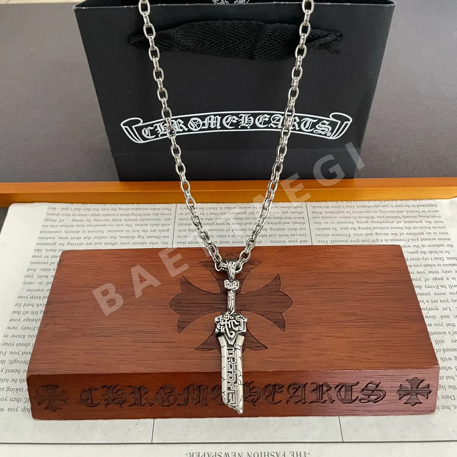 크롬하츠 클래식 레터 엠보싱 목걸이 126838
