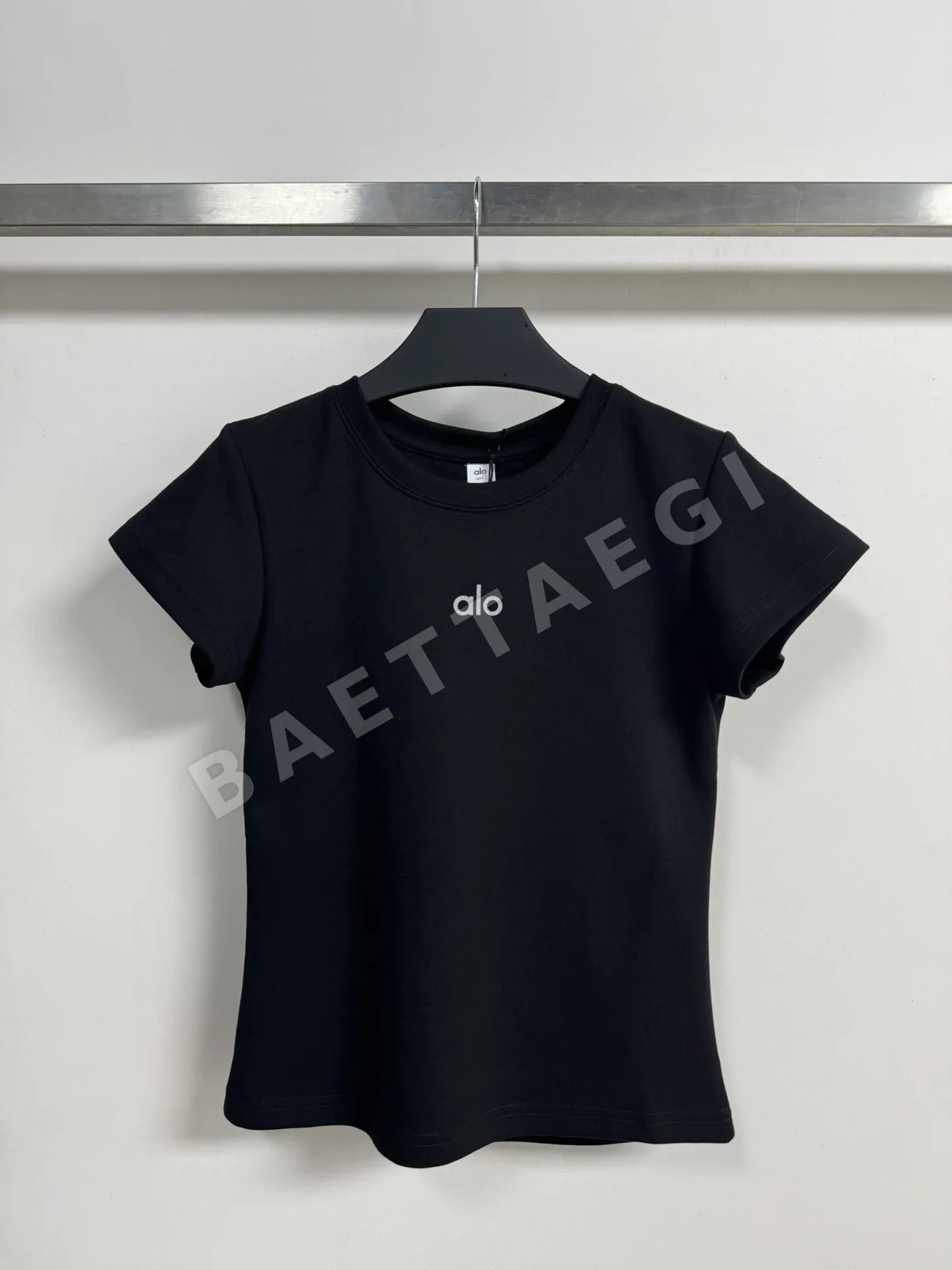 알로 여성 라운드넥 반팔 티셔츠 50756