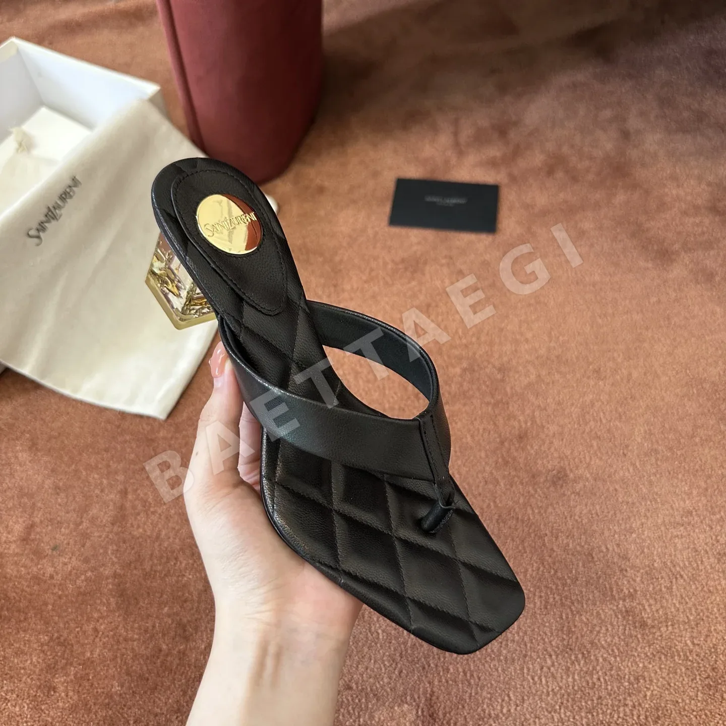 생로랑 퀼팅 앤틱 로고 쪼리 힐 샌들 블랙 상세 이미지 3