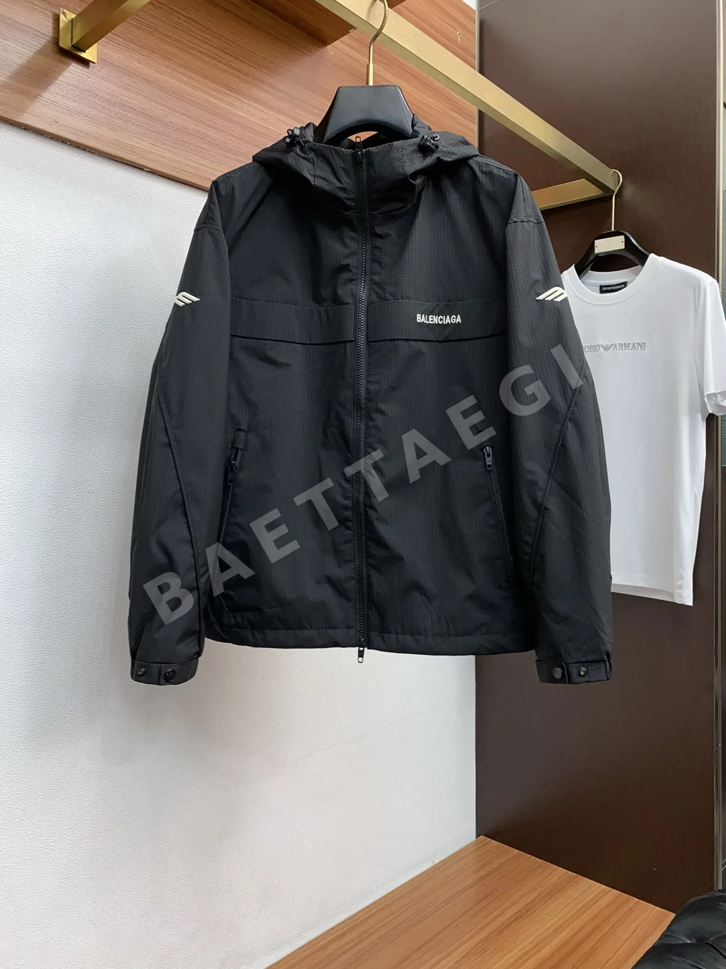 발렌시아가 남성 슬림핏 지퍼 자켓 53079