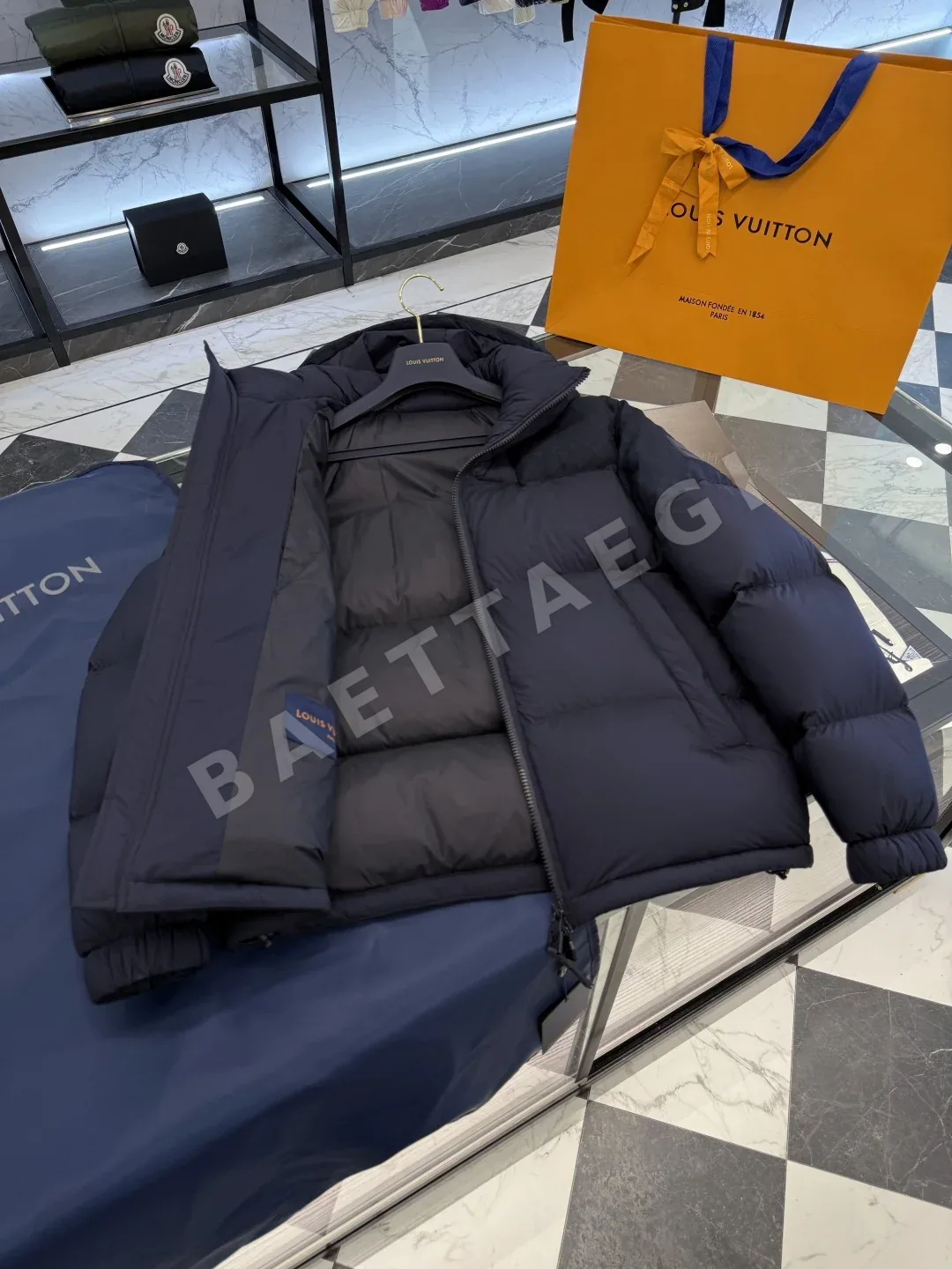 루이비통 루이 비통 모노그램 다운 블루종 블랙 컬러 후드 패딩 자켓 160072 Louis Vuitton Padding 상세 이미지 6