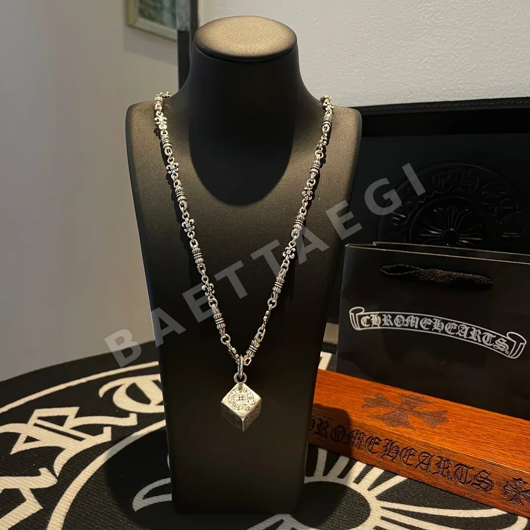 크롬하츠 스카우트 플라워 볼 주사위 펜던트 목걸이 124850