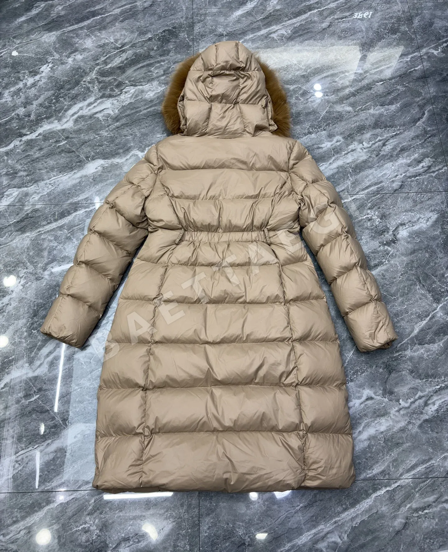 몽클레르 여성 슬림핏 후드 다운 패딩 상세 이미지 9